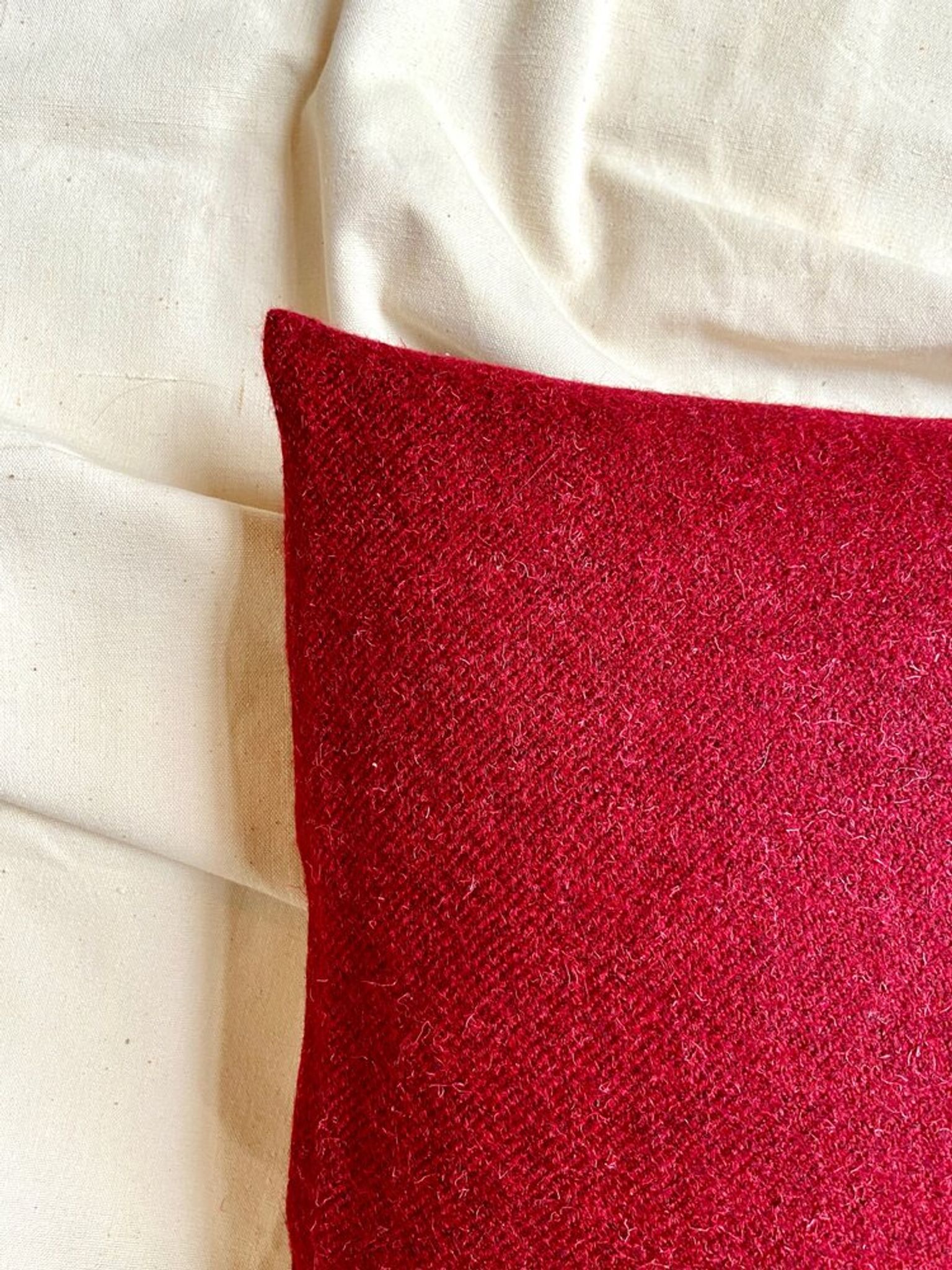 Red wool cushion - 40 cm