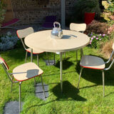 Chairs and round table formica
