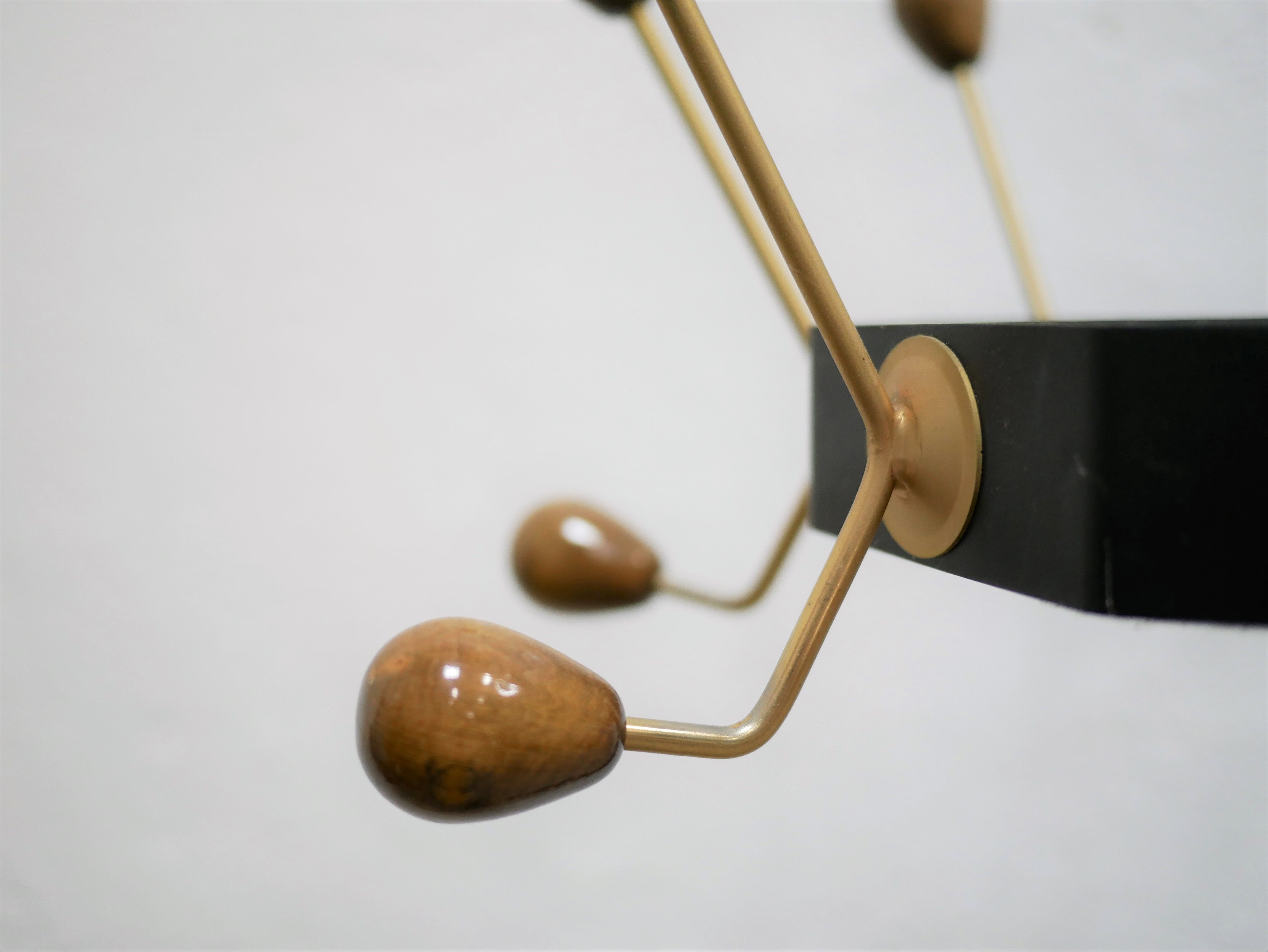 Porte-manteau vintage en métal bois et laiton