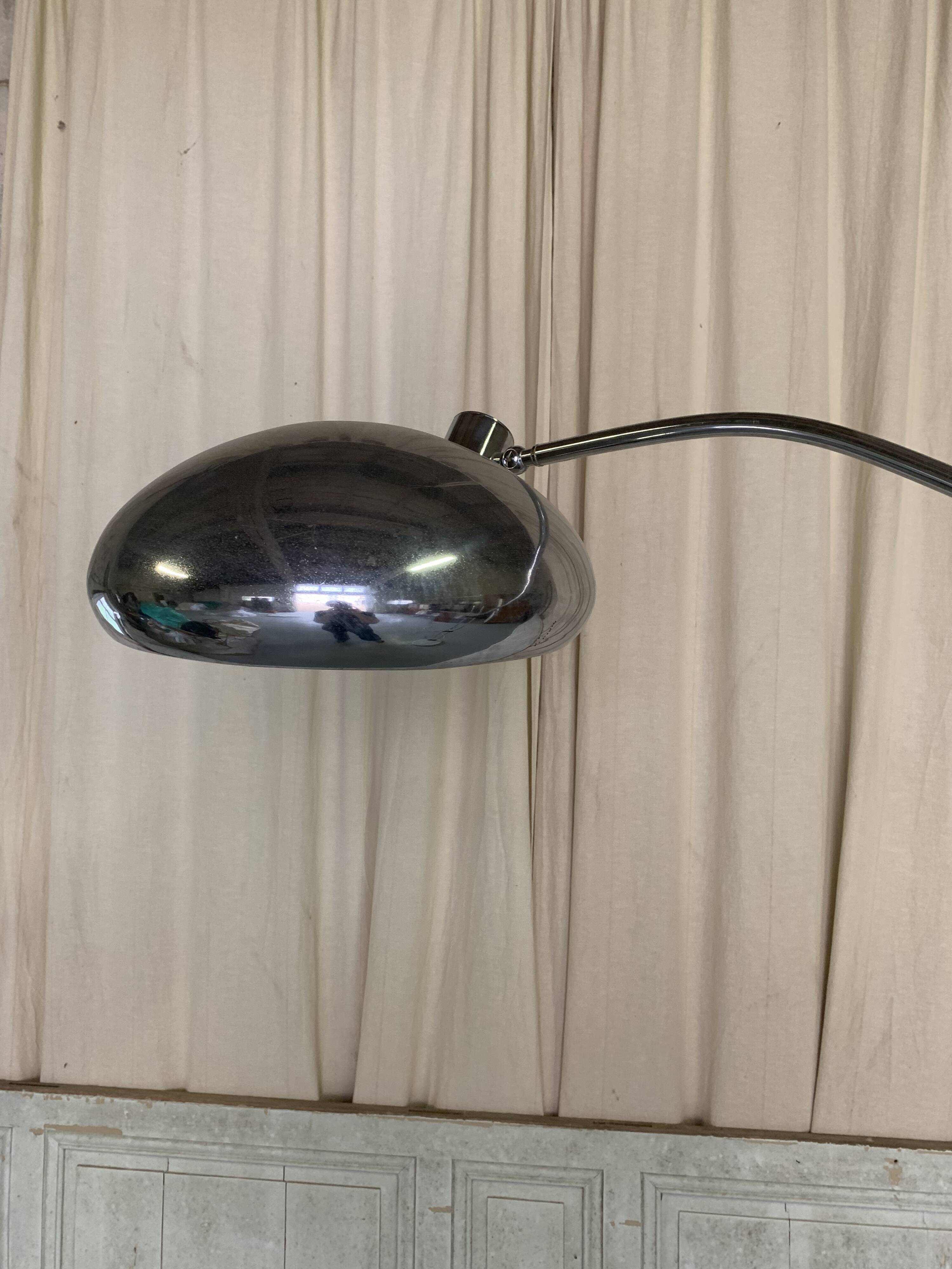 Large adjustable "Arc" lamp in marble and chrome, Italian design from the 1970s.
