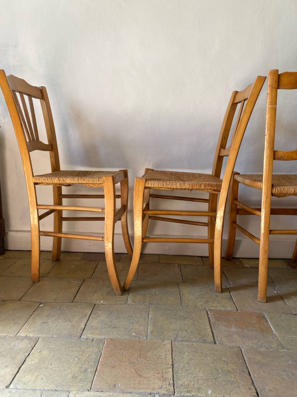 Lot 4 chaises paillées