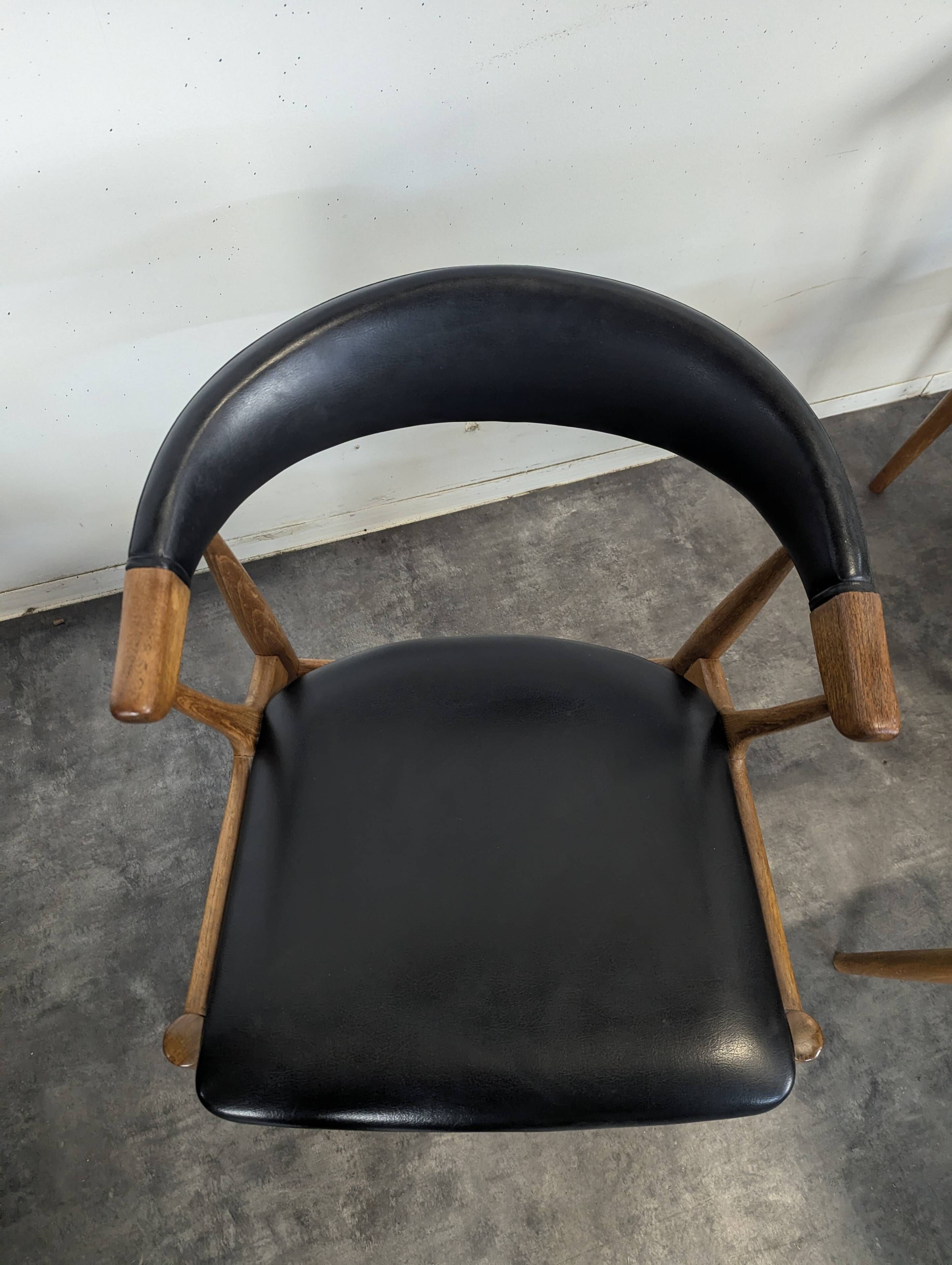 Set of 6 BA113 chairs by Johannes Andersen for Brdr. Andersens Møbelfabrik in teak and black skai.