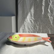 Duo of dishes in the shape of vintage colorful fish