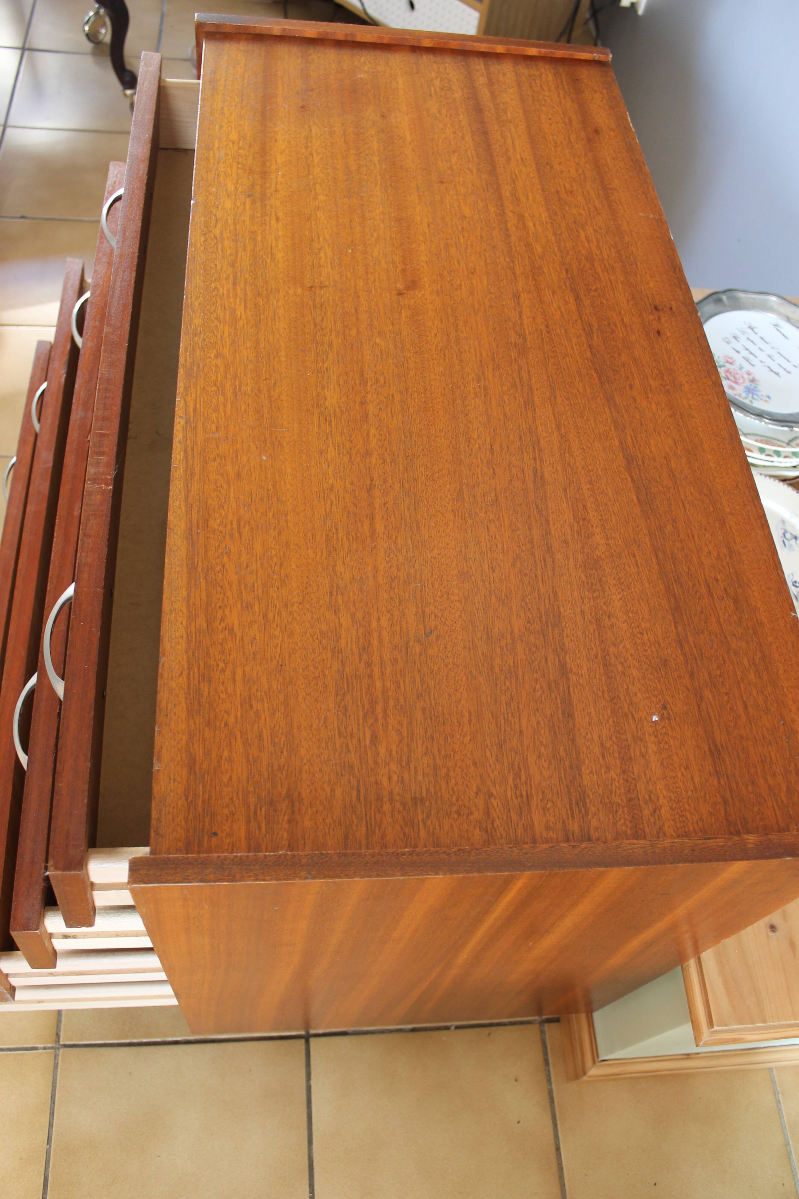 Dresser varnished vintage drawers inclined 1967