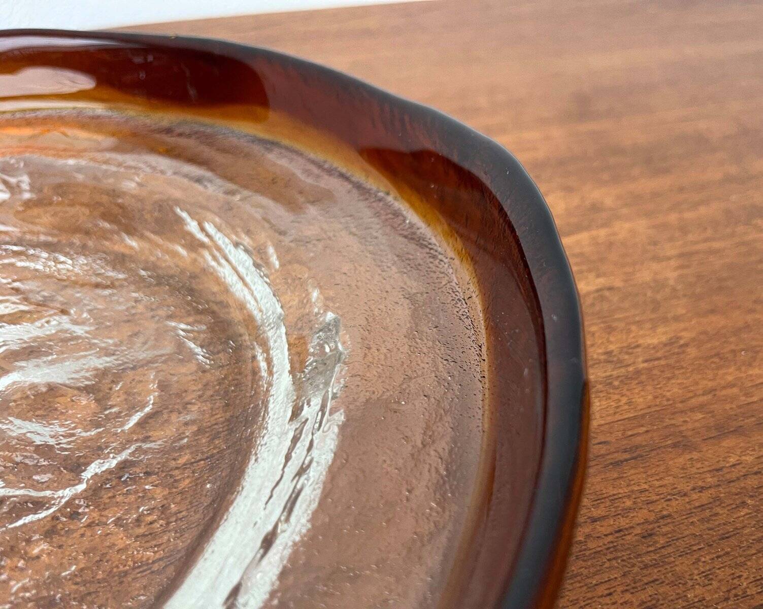 Modern mid-century glass bowl by Pertti Santalahti for Humppila, Finland, 1960s.