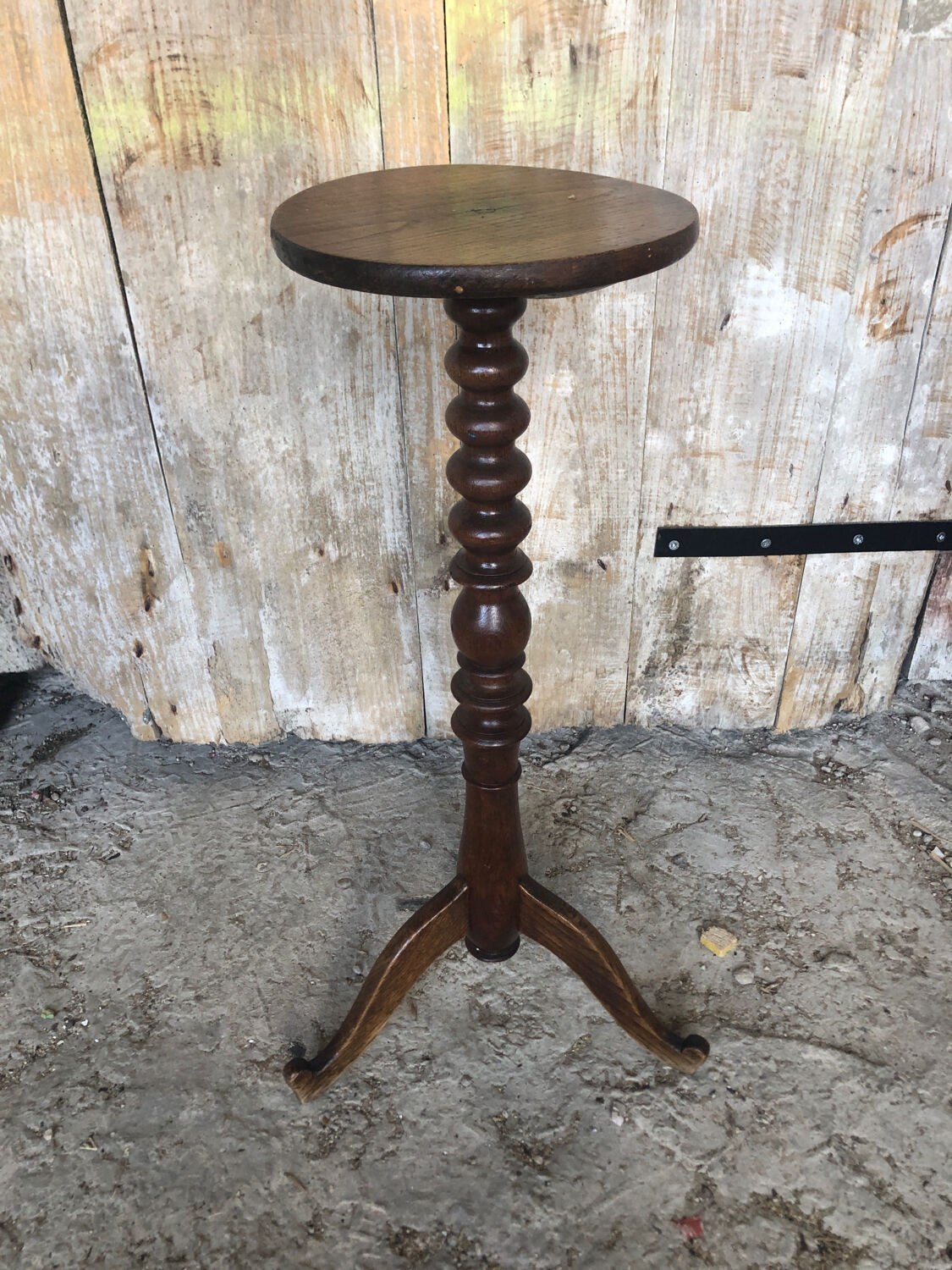 Fifth Door Pot Pot Tripod Wood turned Vintage