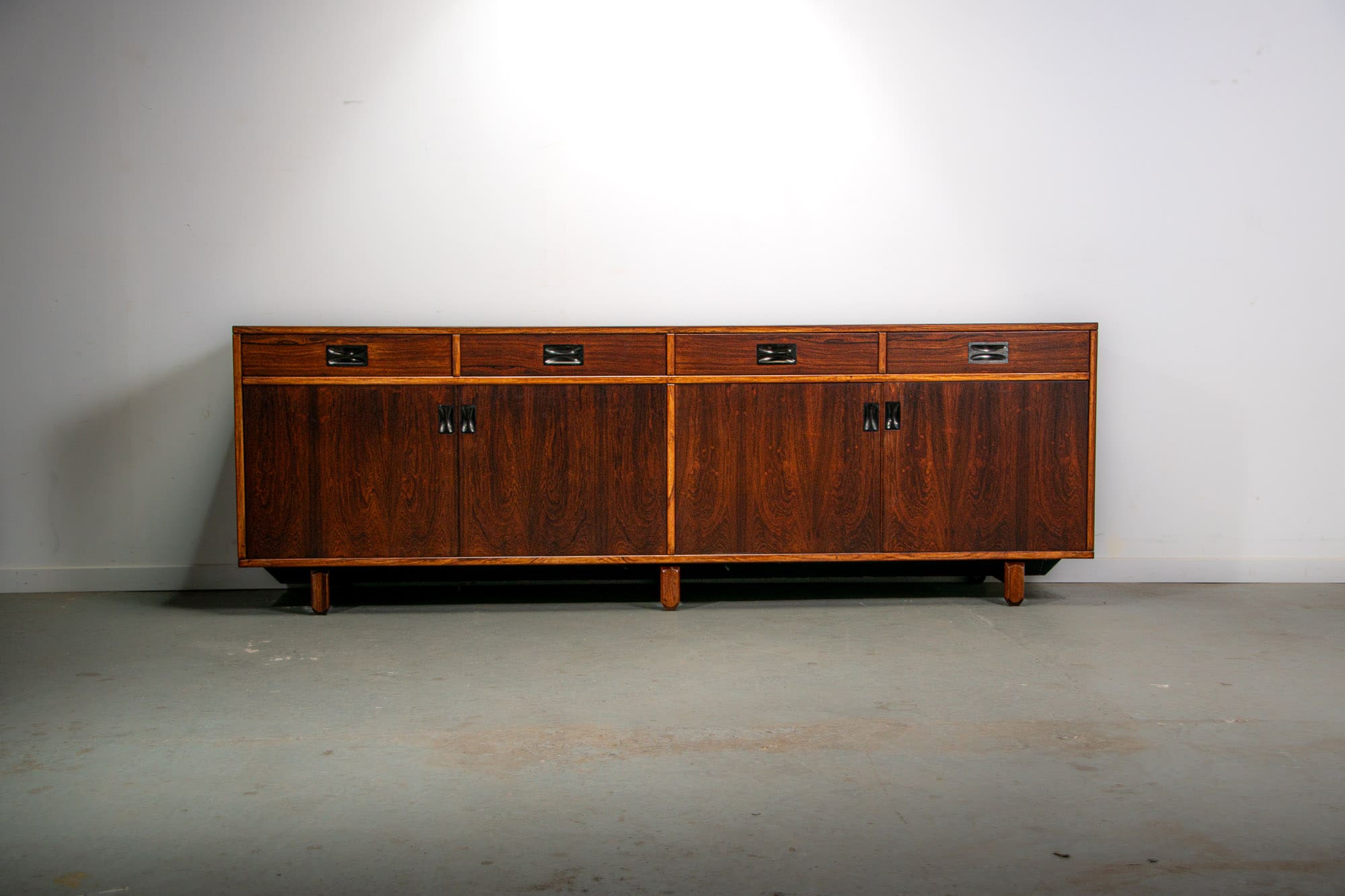 Buffet Stildomus avec des détails en laiton