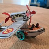 Avion en fer blanc de collection vintage