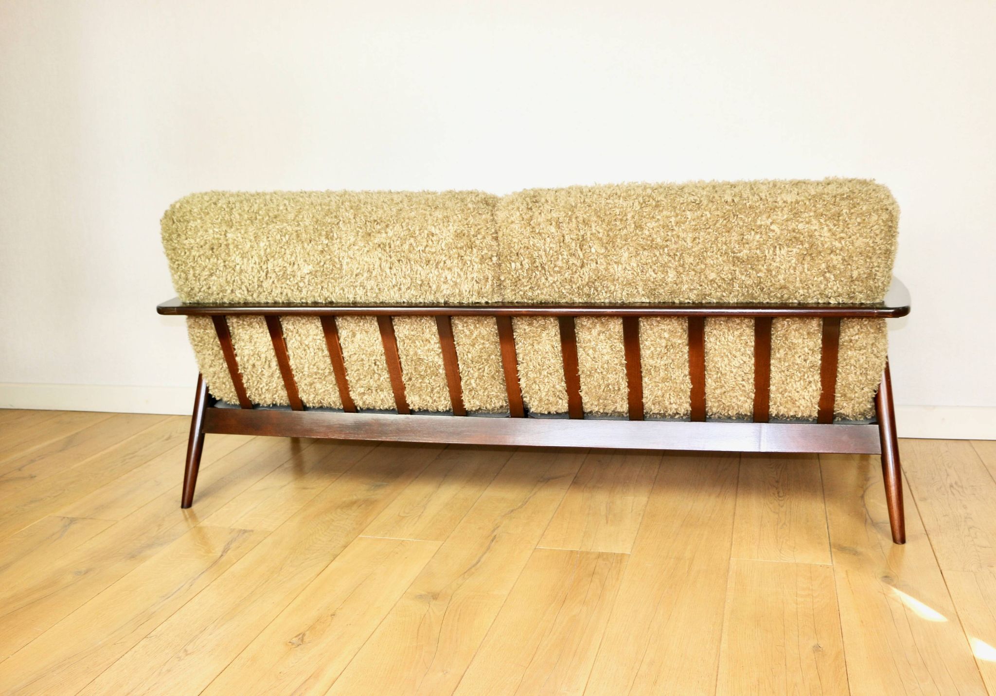 Beautiful vintage three-seater sofa from the 80s with removable cushions - long pile khaki, dark beige