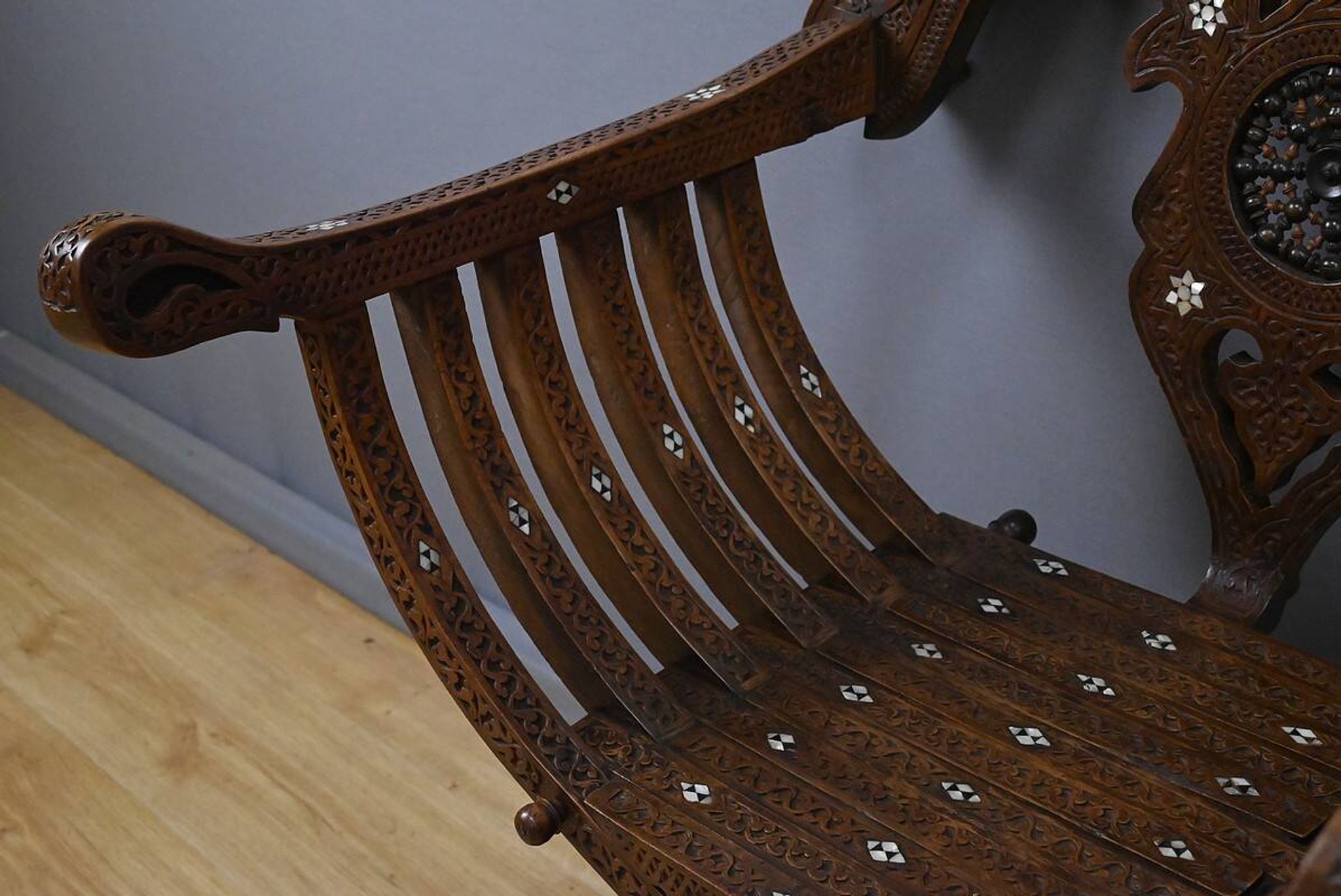 Fauteuil syrien en noyer – fin XIXe
