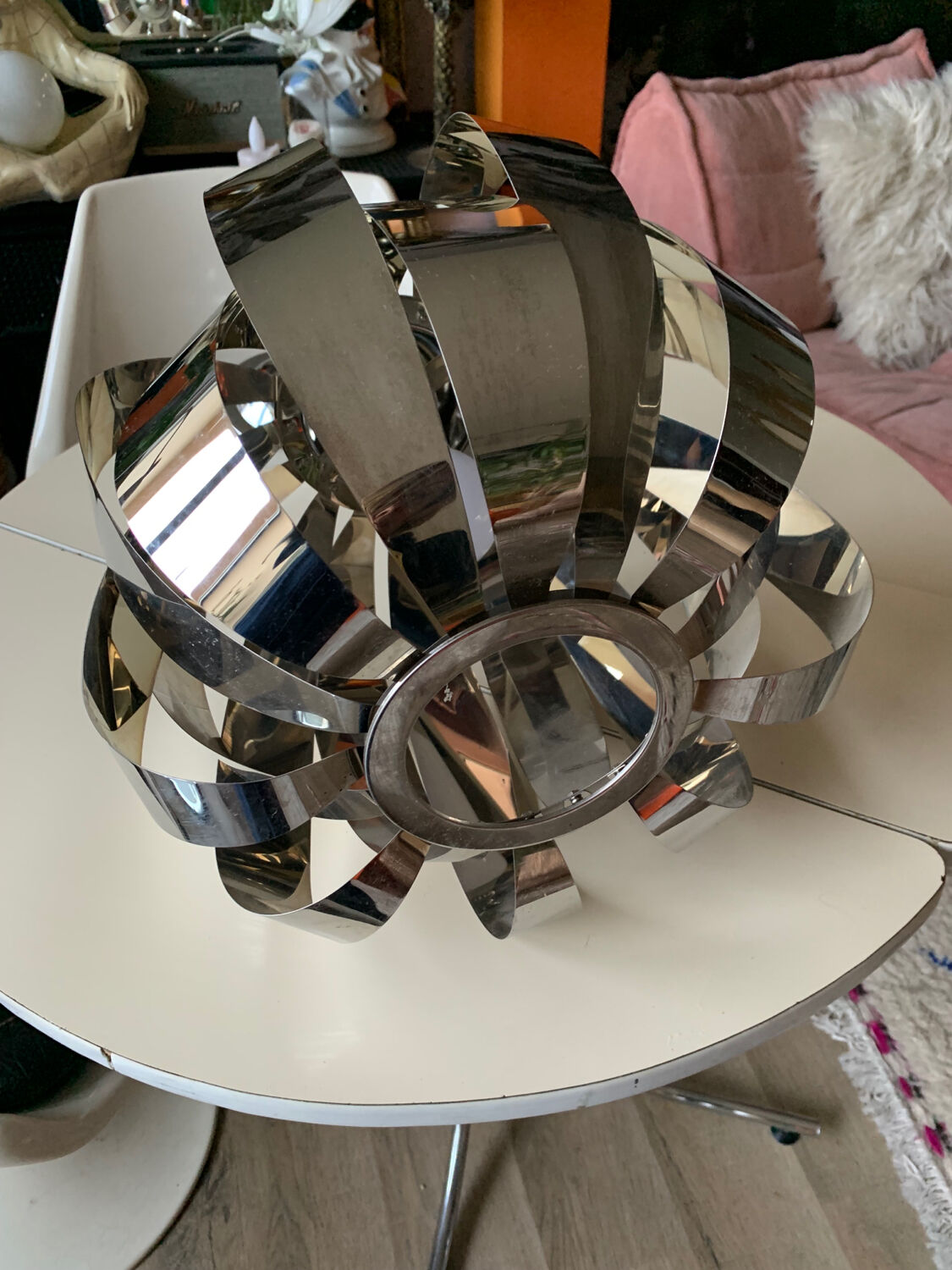 Suspension chrome metal flower