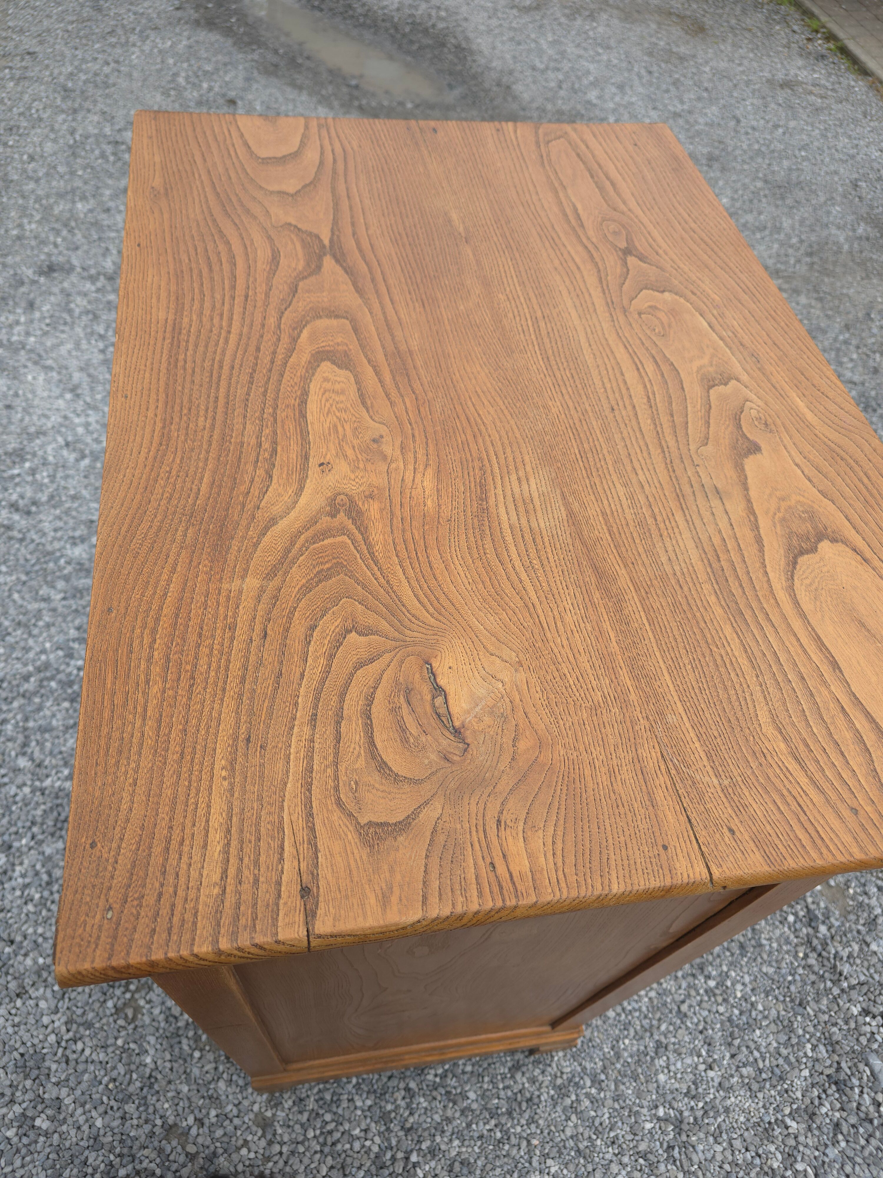 Buffet cabinet in solid elm