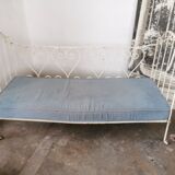 Bed, wrought iron bench