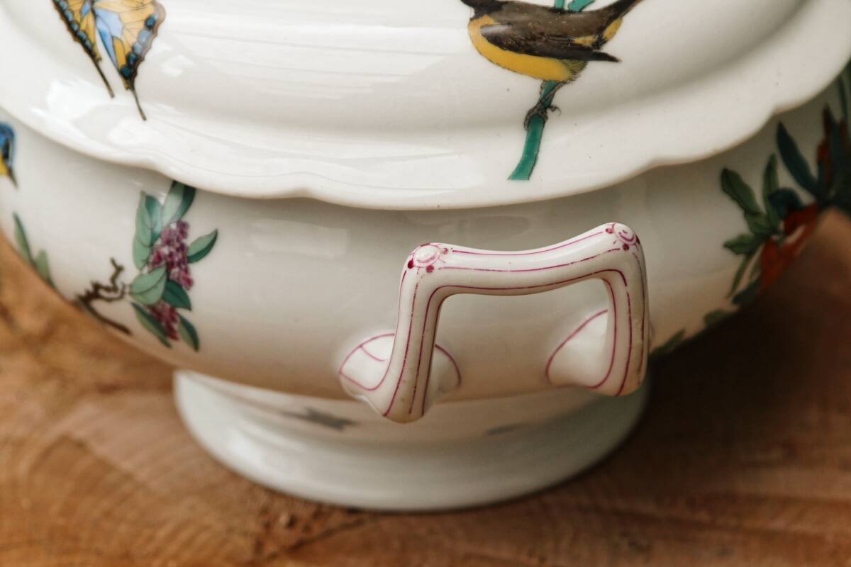 Pillivuyt porcelain tureen, gold medal 1867