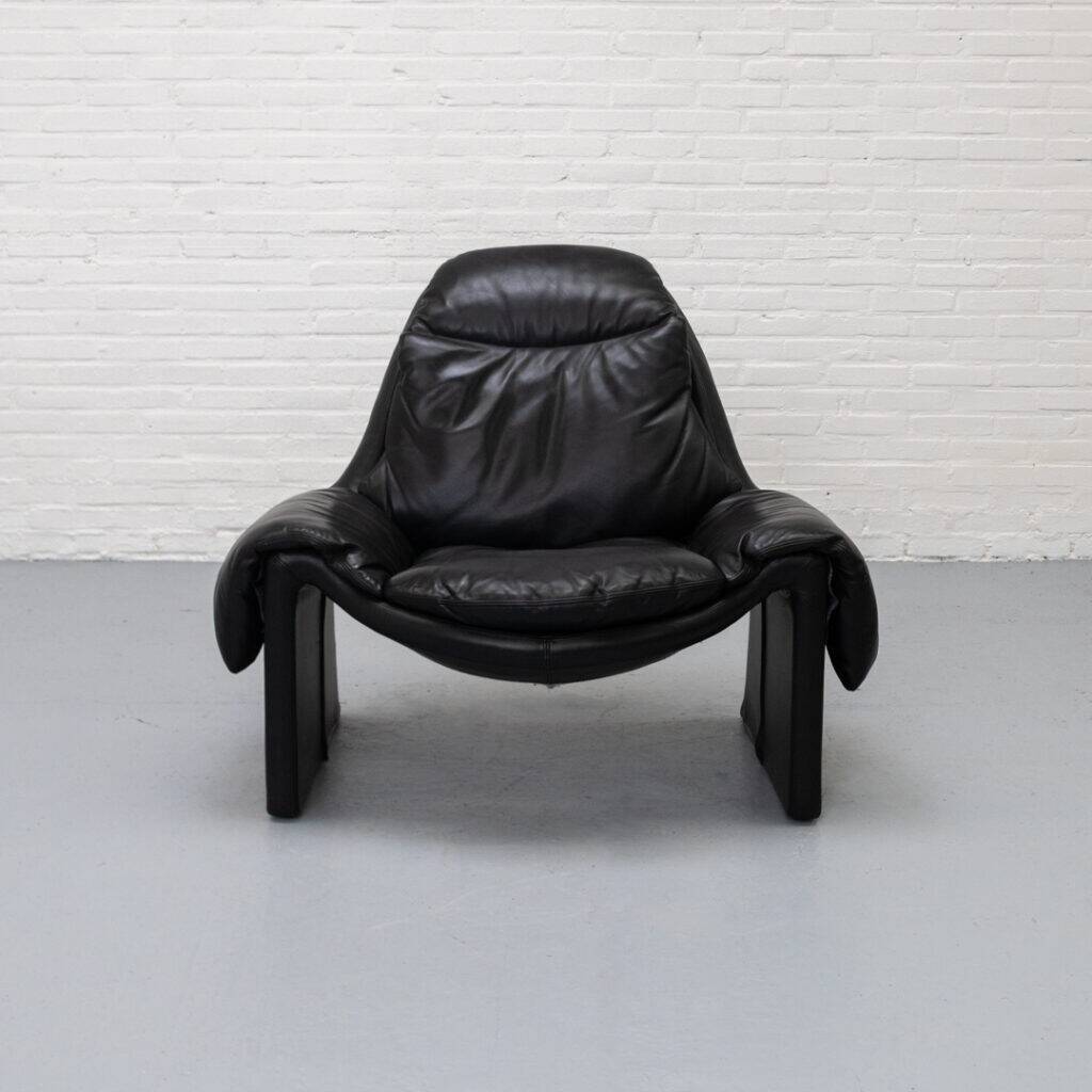 Saporiti Italia P60 armchair with ottoman