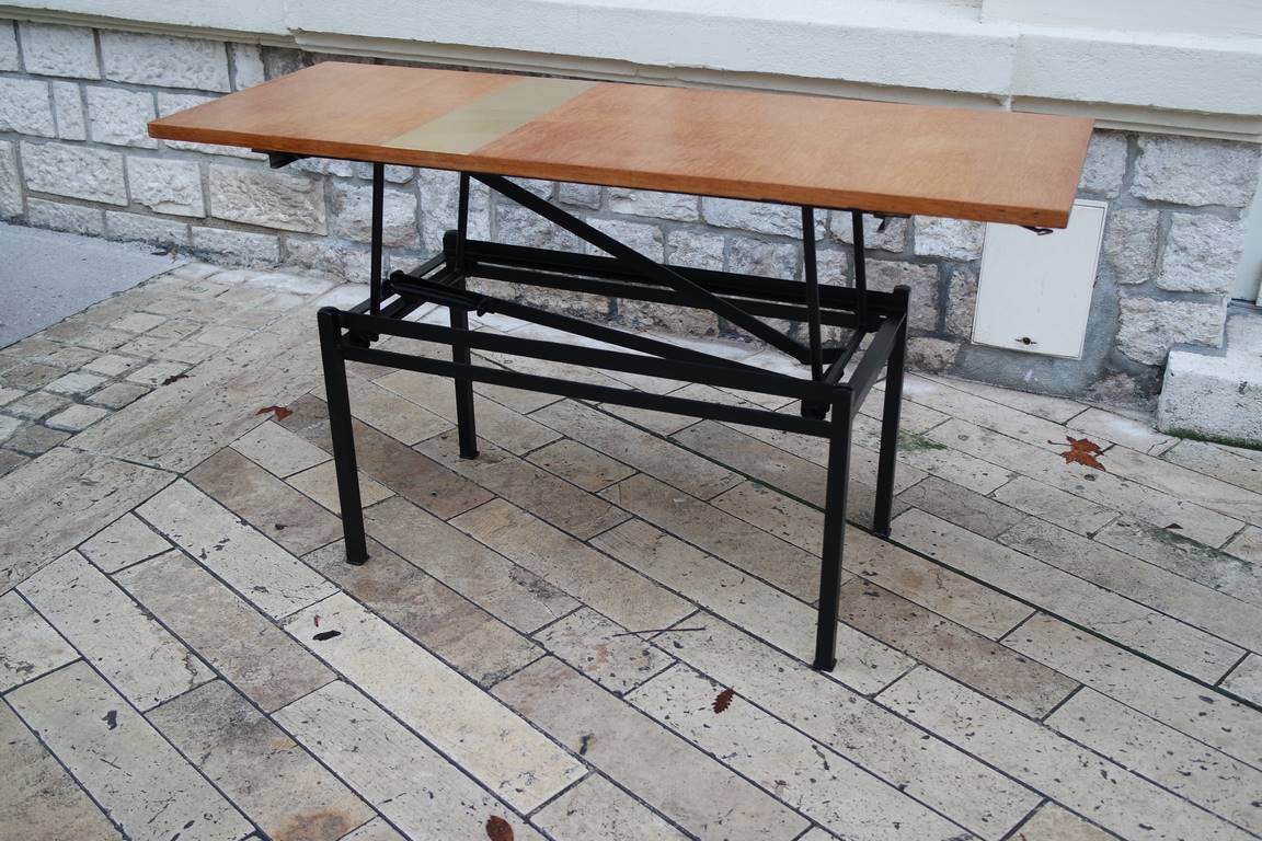 Table goes up and down