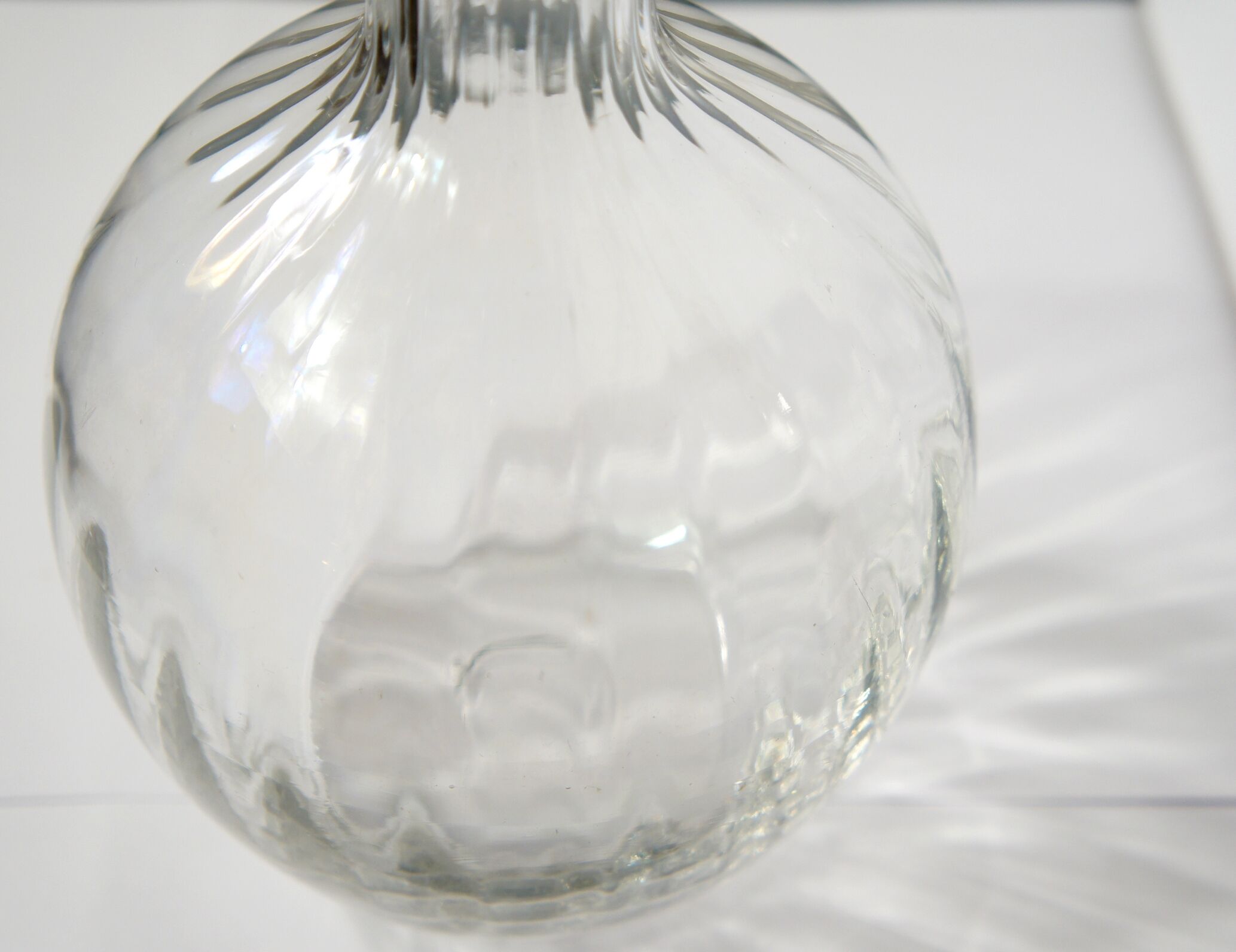 Ribbed blown glass decanter - twisted