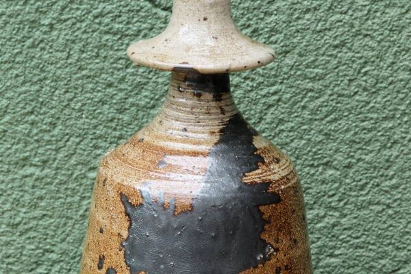 Vase bouteille en grés piryté, signé Jean Linard (1931-2010)