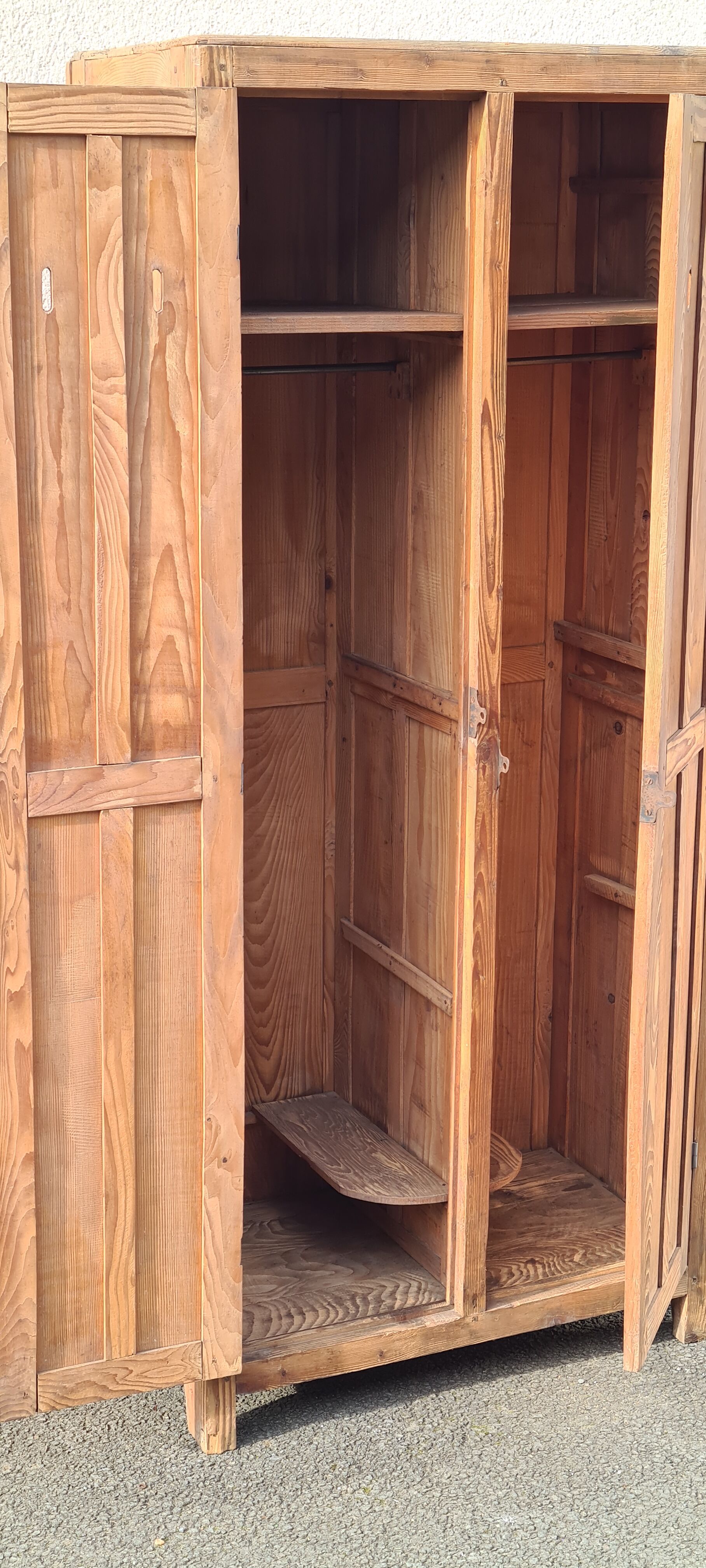 Wooden workshop vestiary