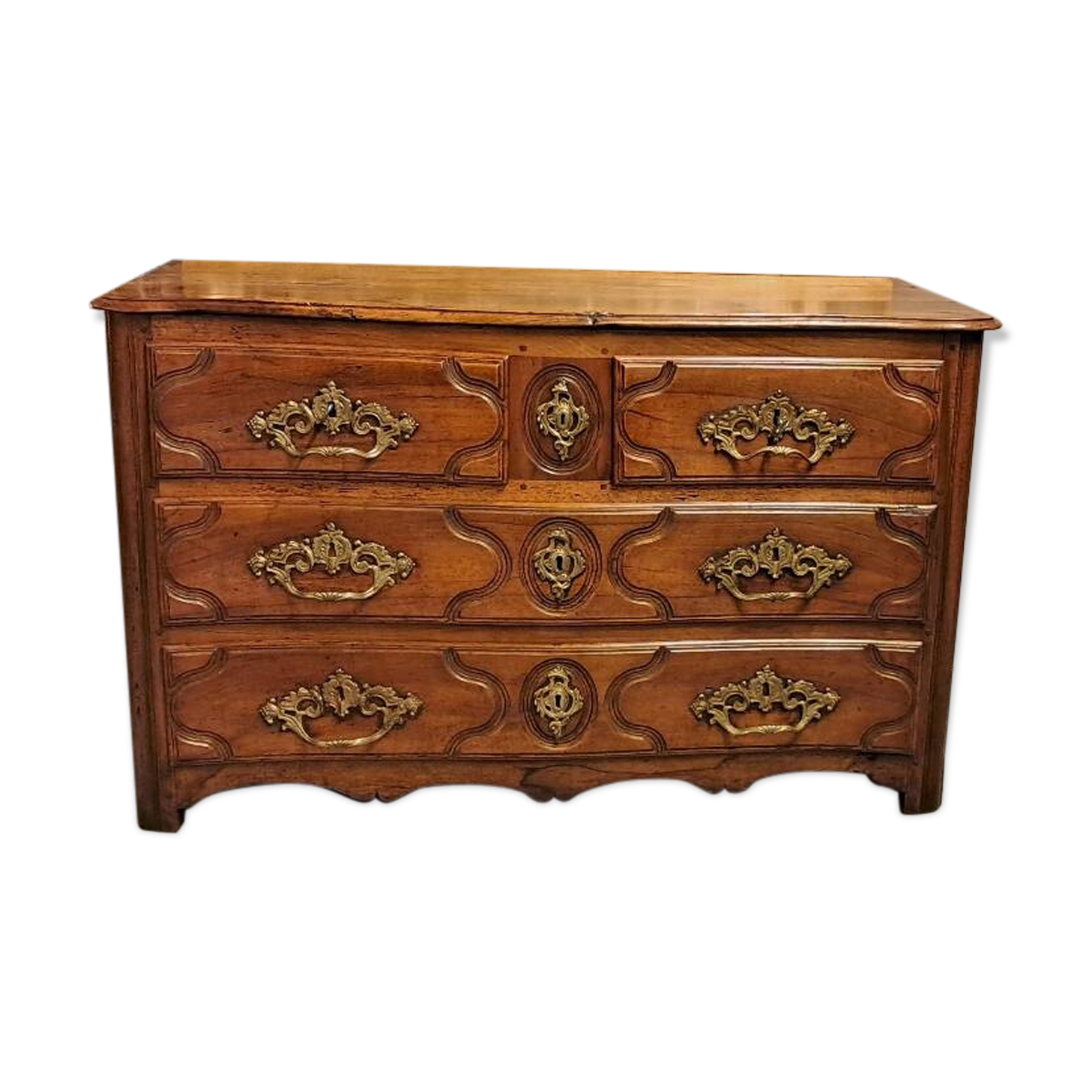 18th century walnut chest of drawers