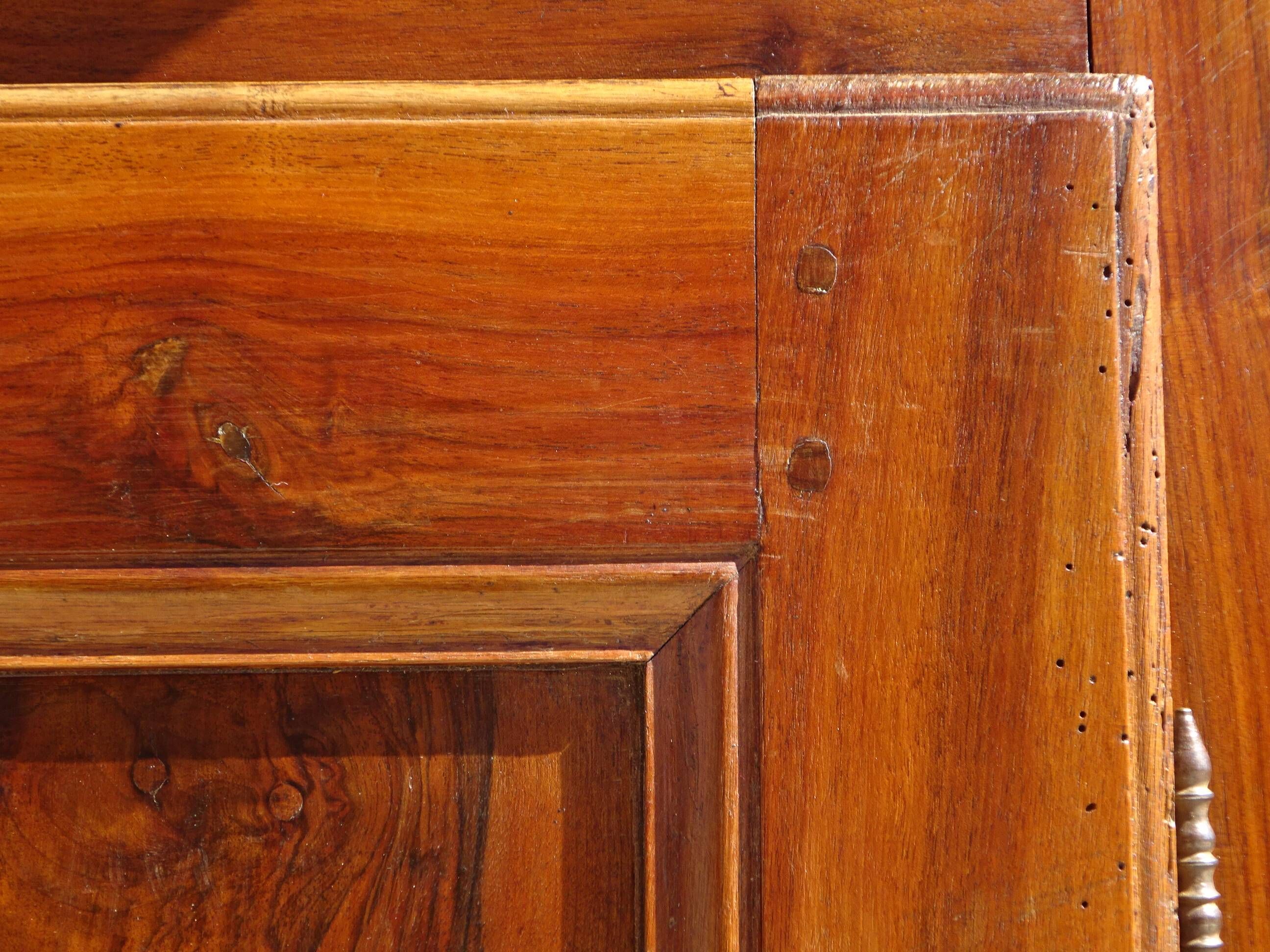 Ancienne armoire Louis Philippe en noyer