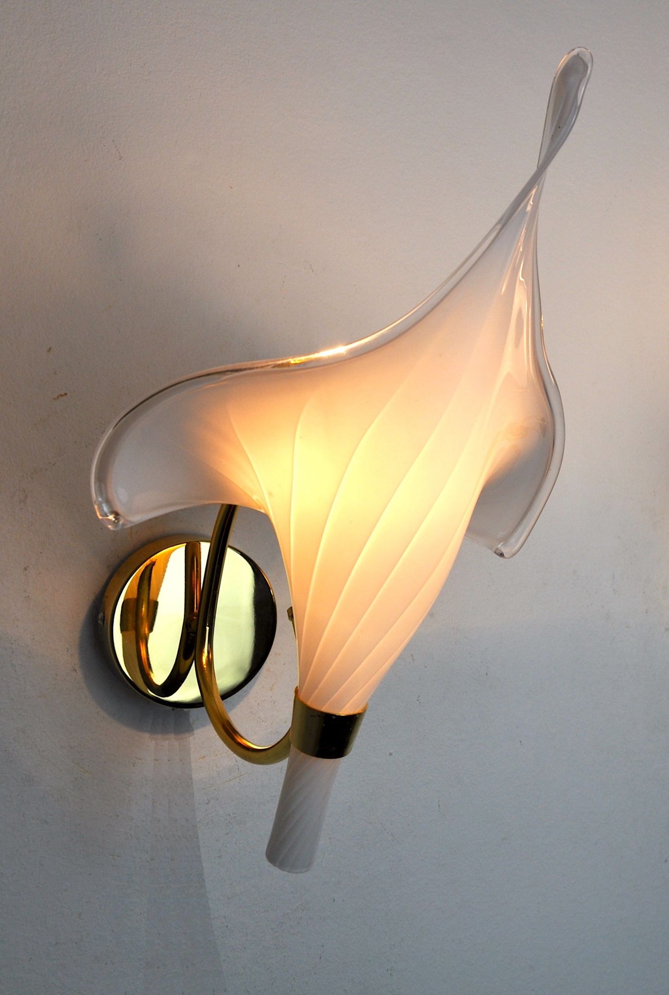 Applique fleur de lys blanche, verre de murano, Italie, 1970