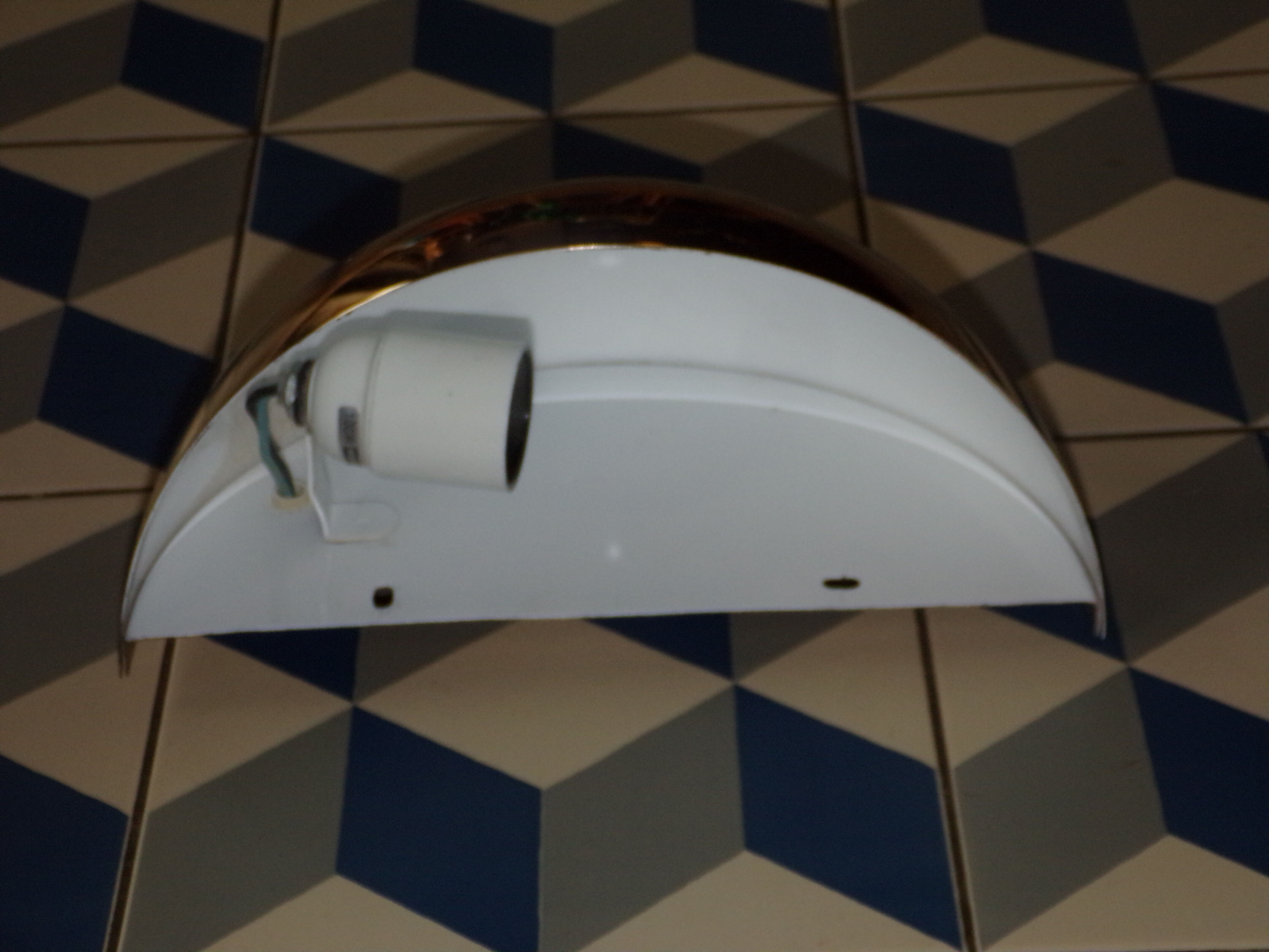 Escutcheon SCE Golden basin wall light