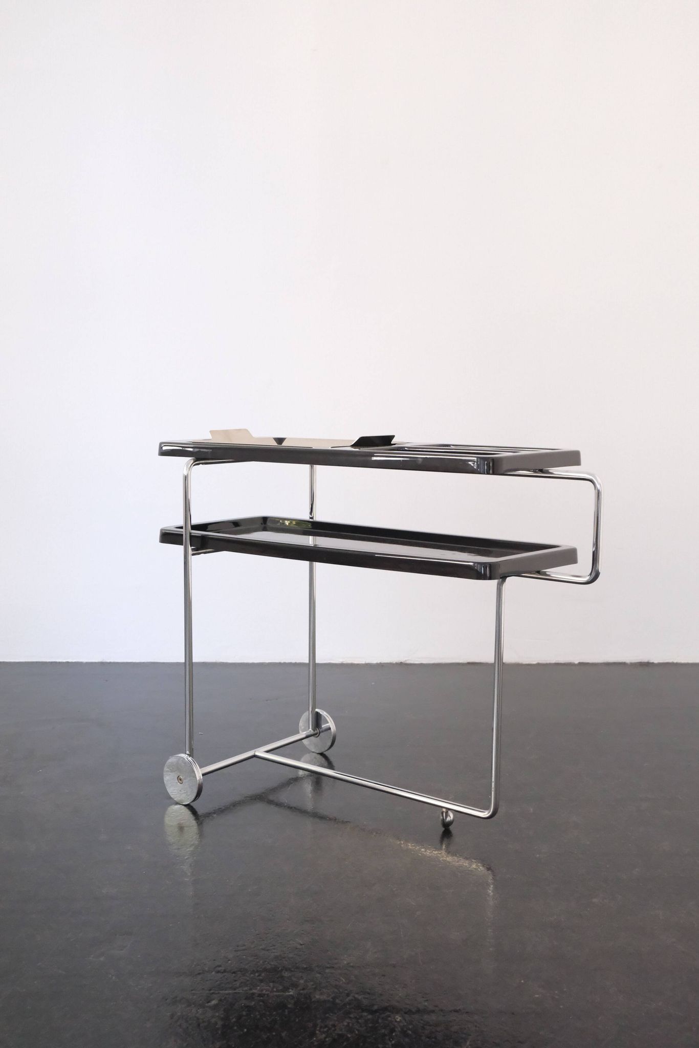 “Happy Hour” trolley by Alfredo Häberli / BD Barcelona