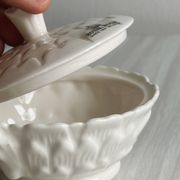 Sucrier ou boîte à condiments, porcelaine blanche