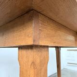 Extendable farmhouse table in oak