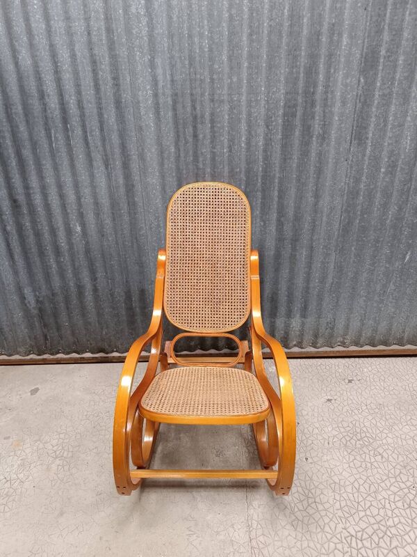 Rocking-chair en bois courbé et cannage osier rotin