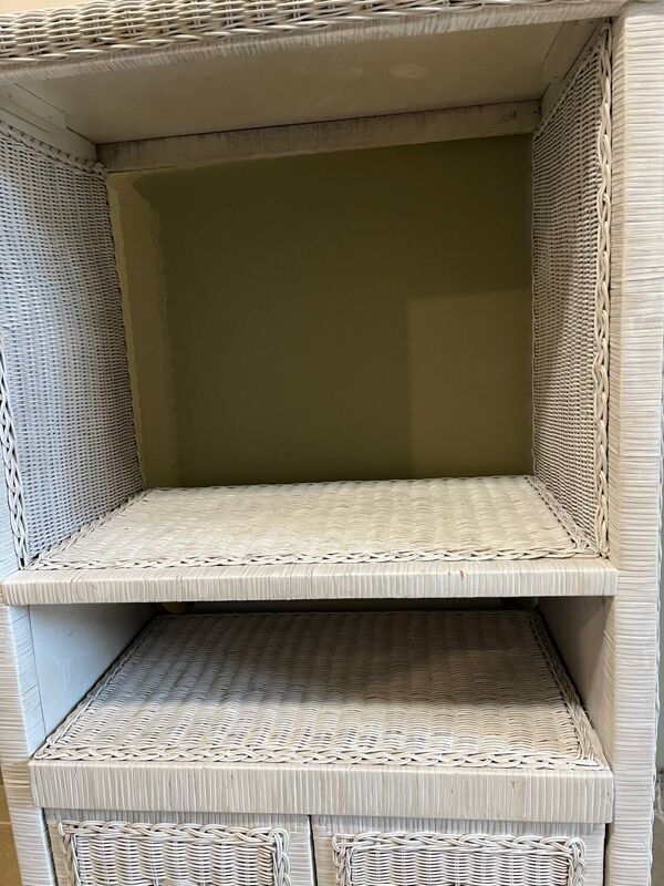 Meuble en osier blanc