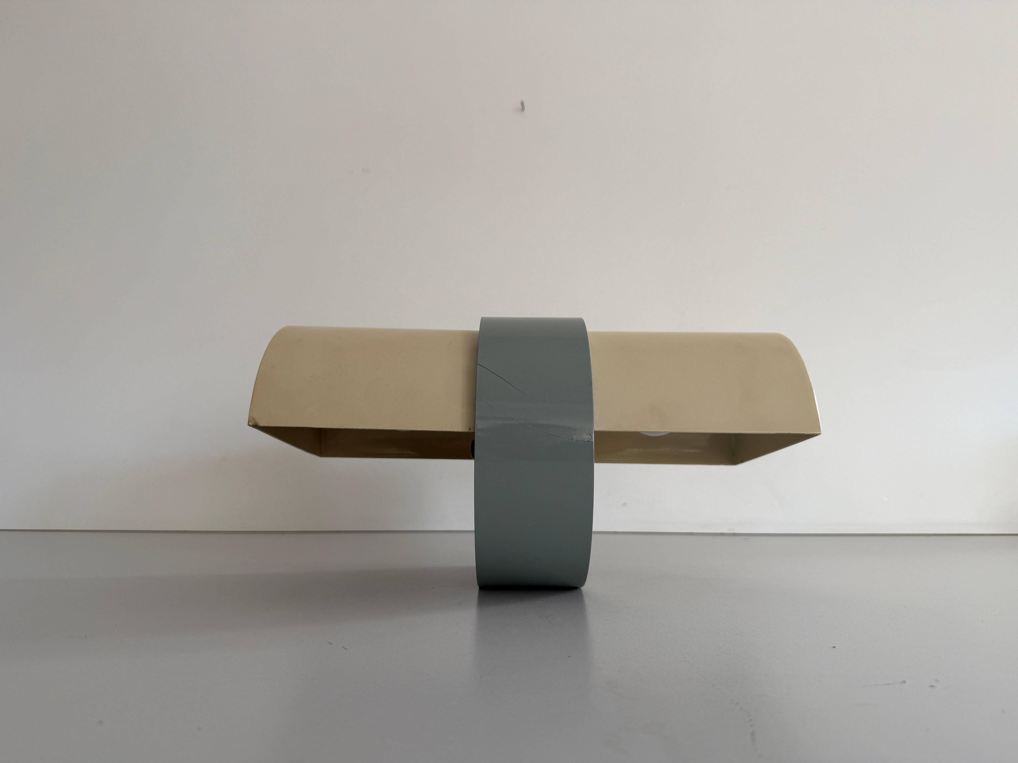 Simple wall light Model No by Eric Gottein for Artemide, 1970s, Italy.