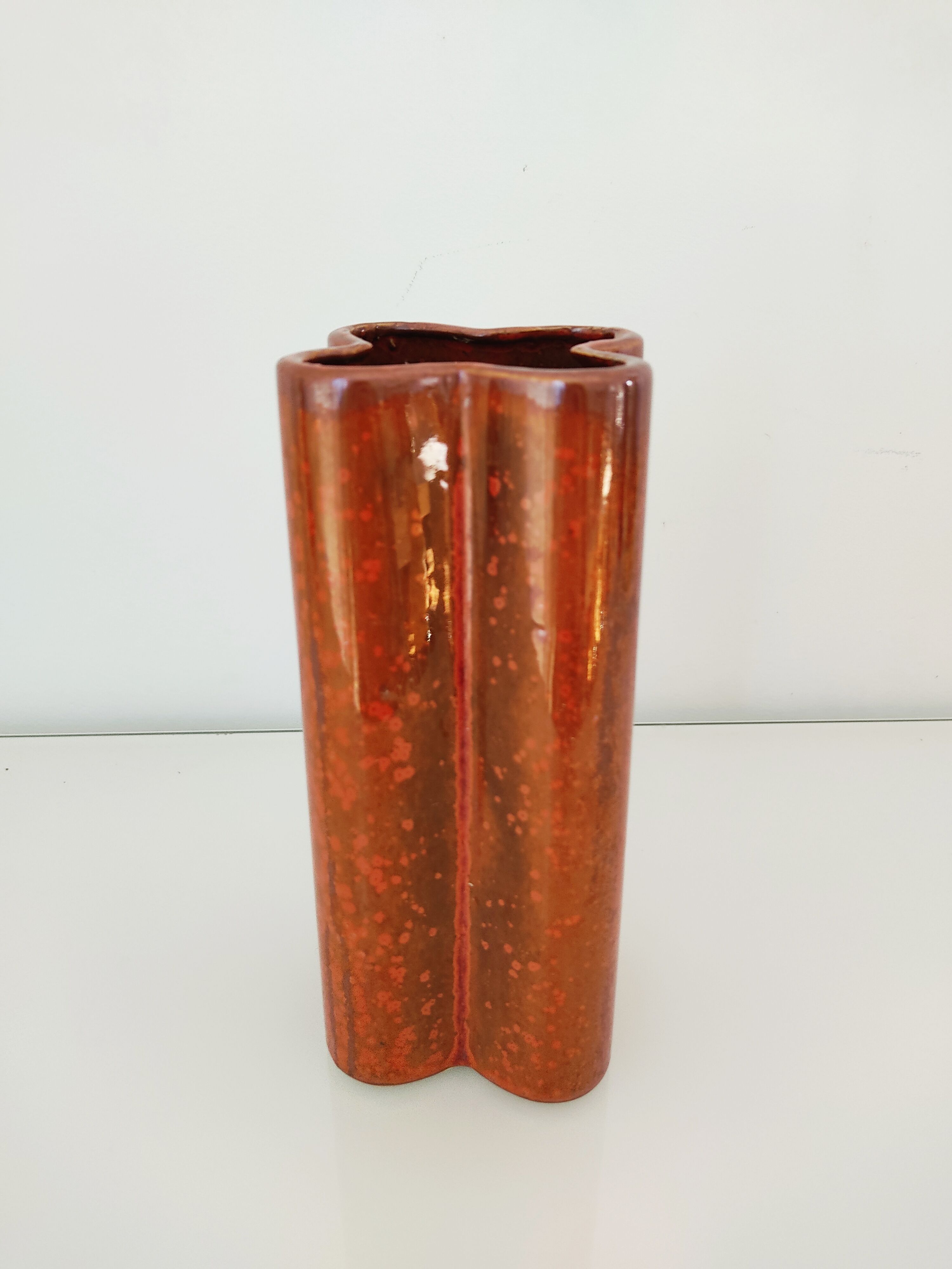 Quadrilobe red ceramic vase