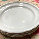 4 white earthenware plates