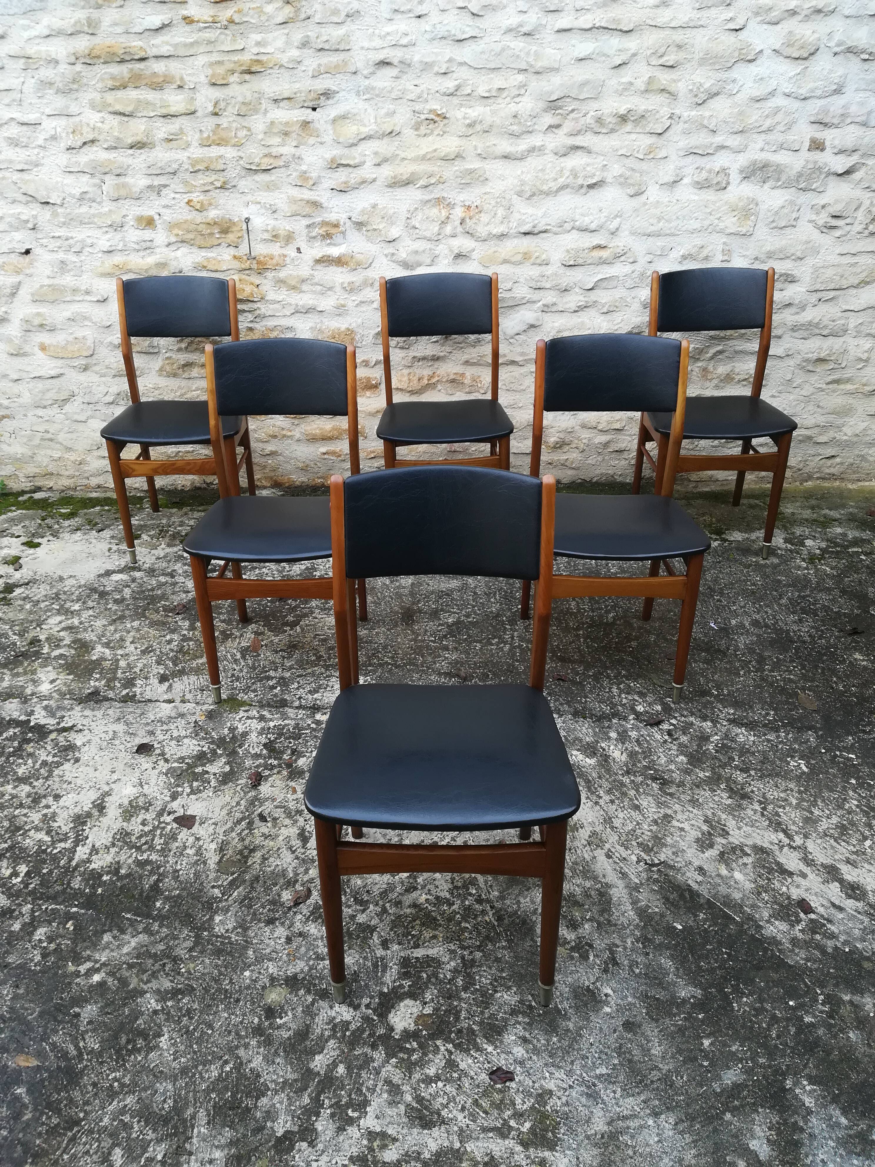 Scandinavian chairs in skaï