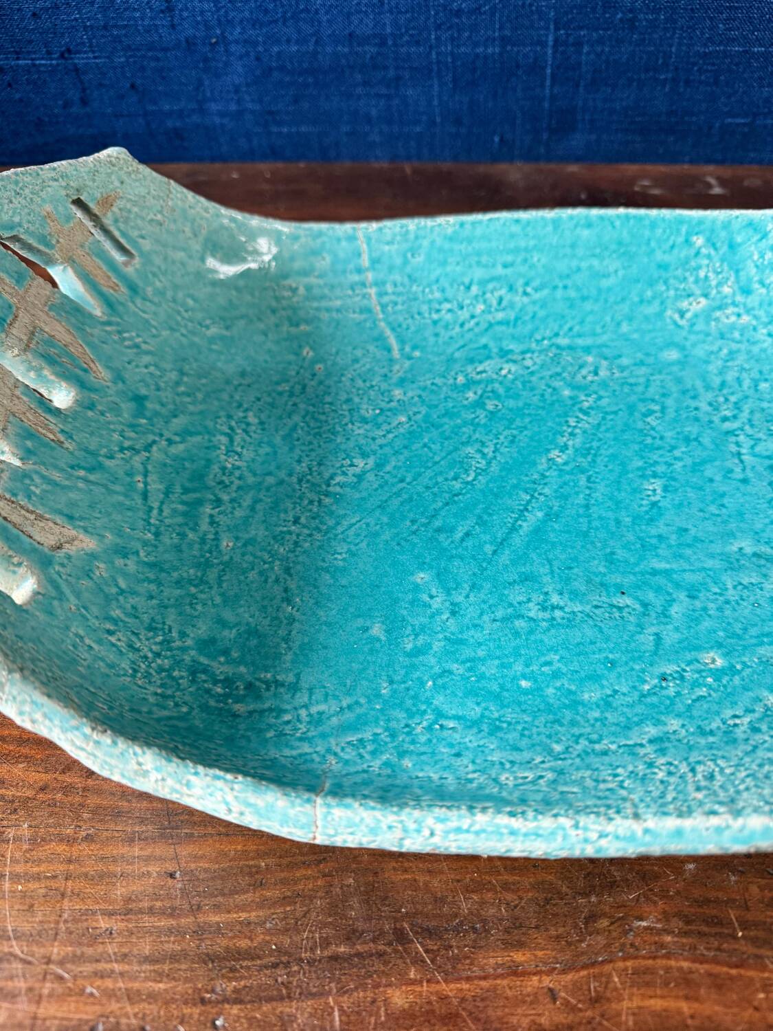Large fruit bowl / centrepiece in glazed ceramic from the 1970s.