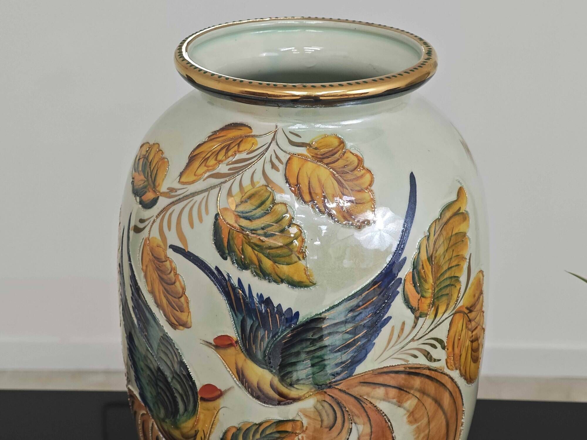 Beau vase peint main oiseau et feuilles H.Béquet numéroté 556