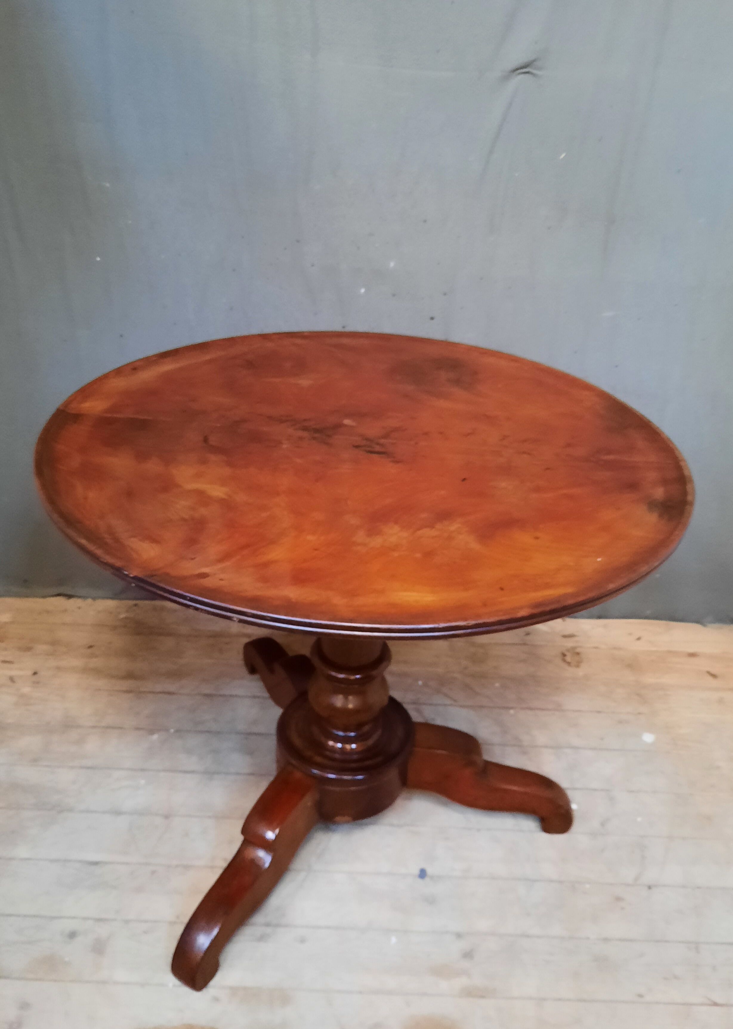 Gueridon Louis Philippe in mahogany with tilting top