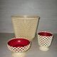 Lot de vases Emsa rouge et beige, pique fleurs, cache pot et une coupe