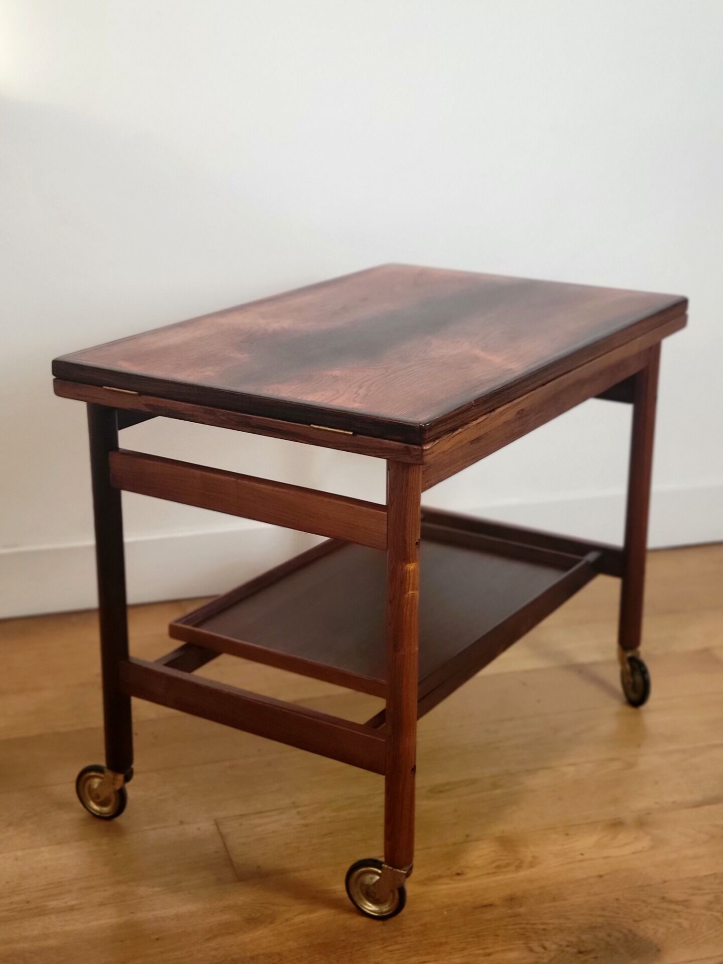 Trolley danois extensible par Kurt Østervig pour Jason Møbler en palissandre.