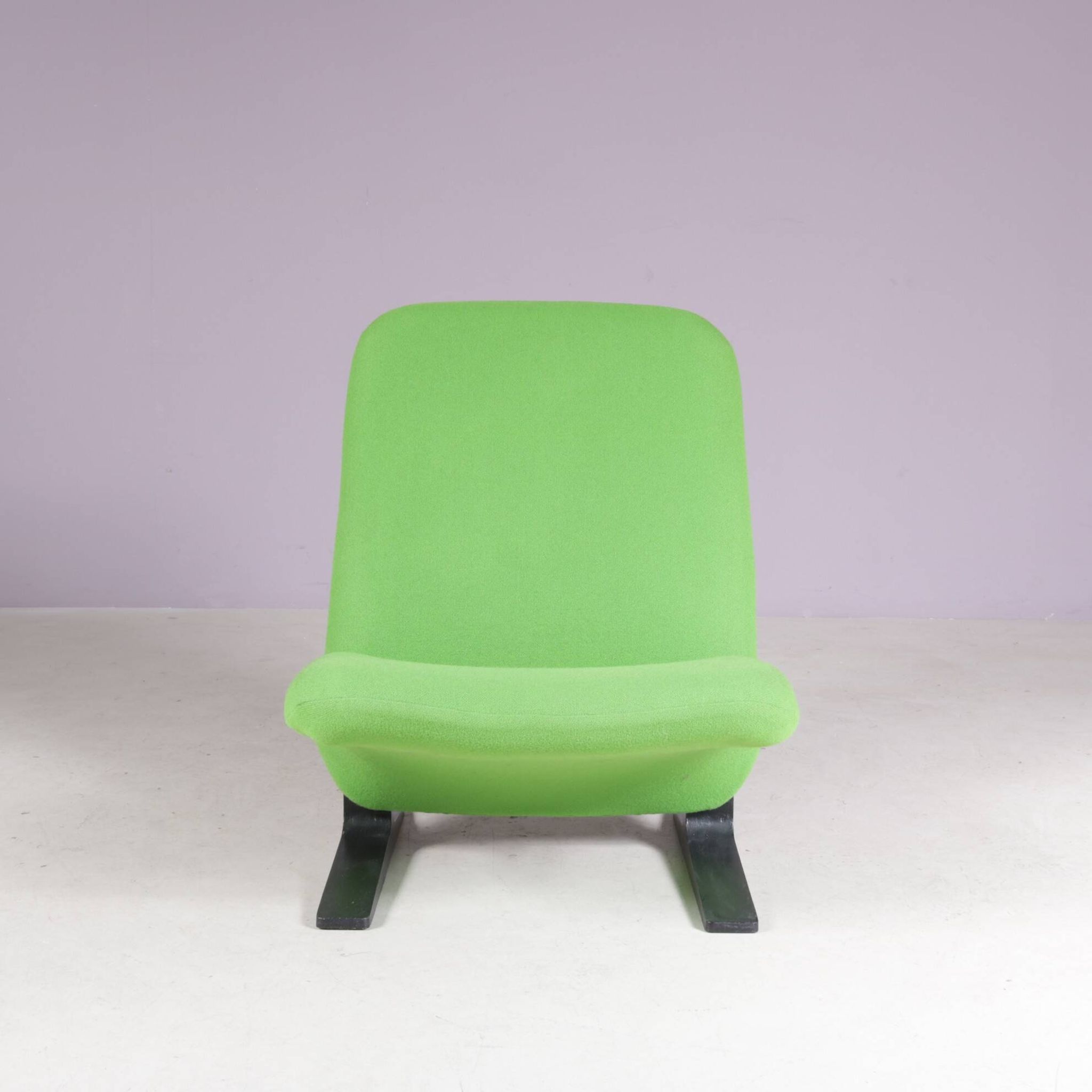 1970s Concorde easy chair green with black base Pierre Paulin for Artifort