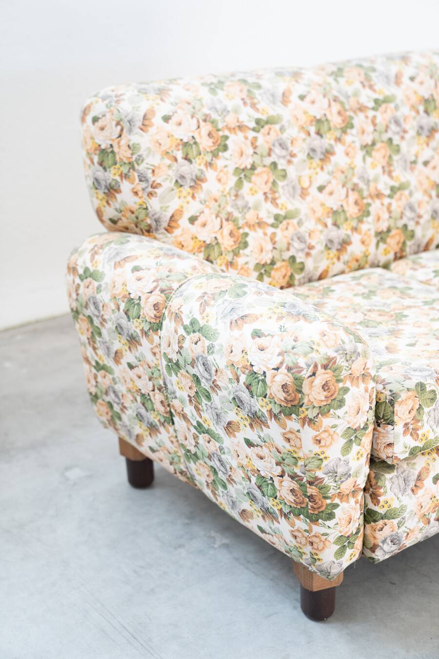 2-seater sofa, floral fabric, wooden structure, plastic and wooden legs, 1970