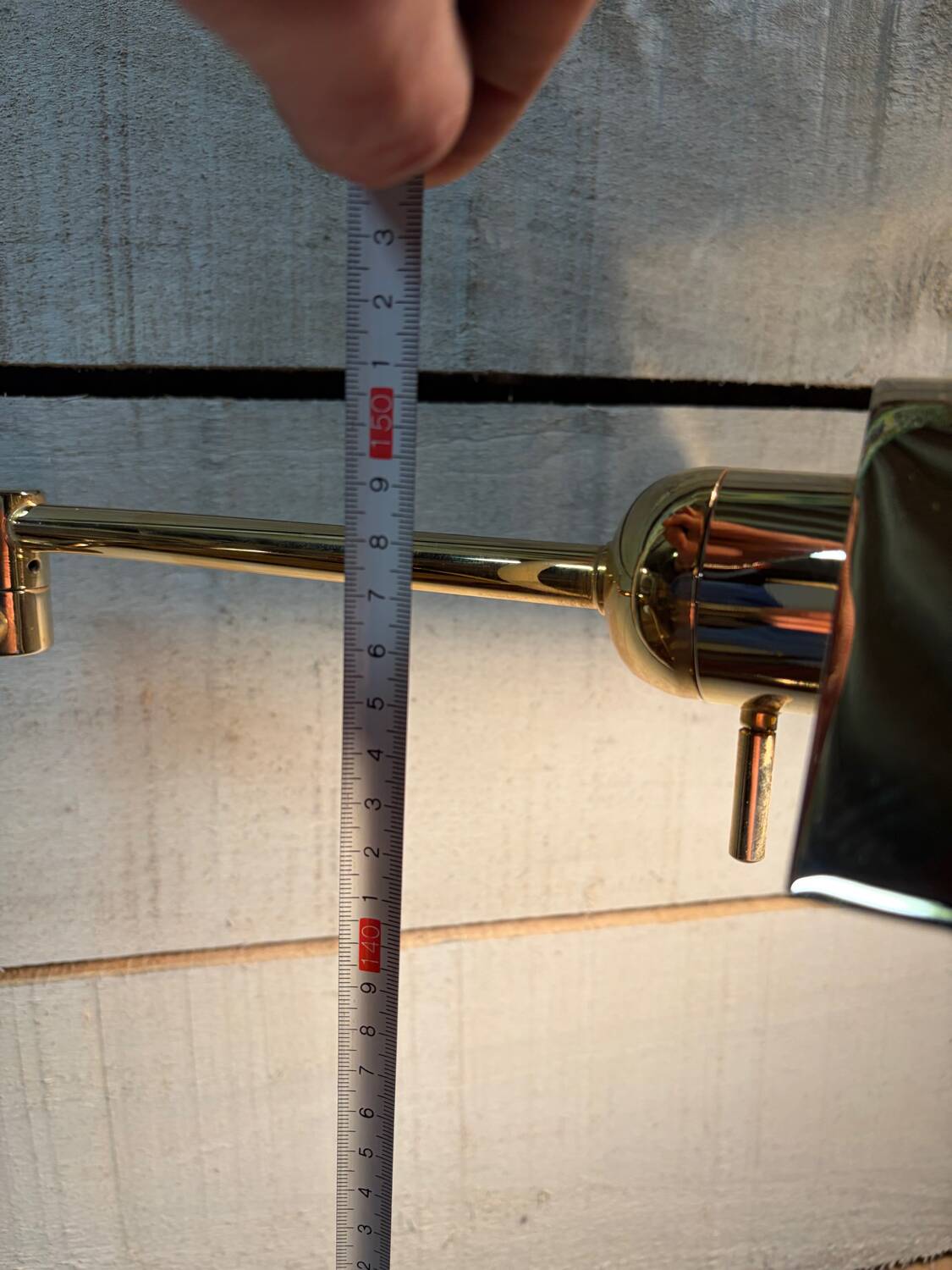 Articulated reading floor lamp in brass, design by DLG Fratelli Martini.