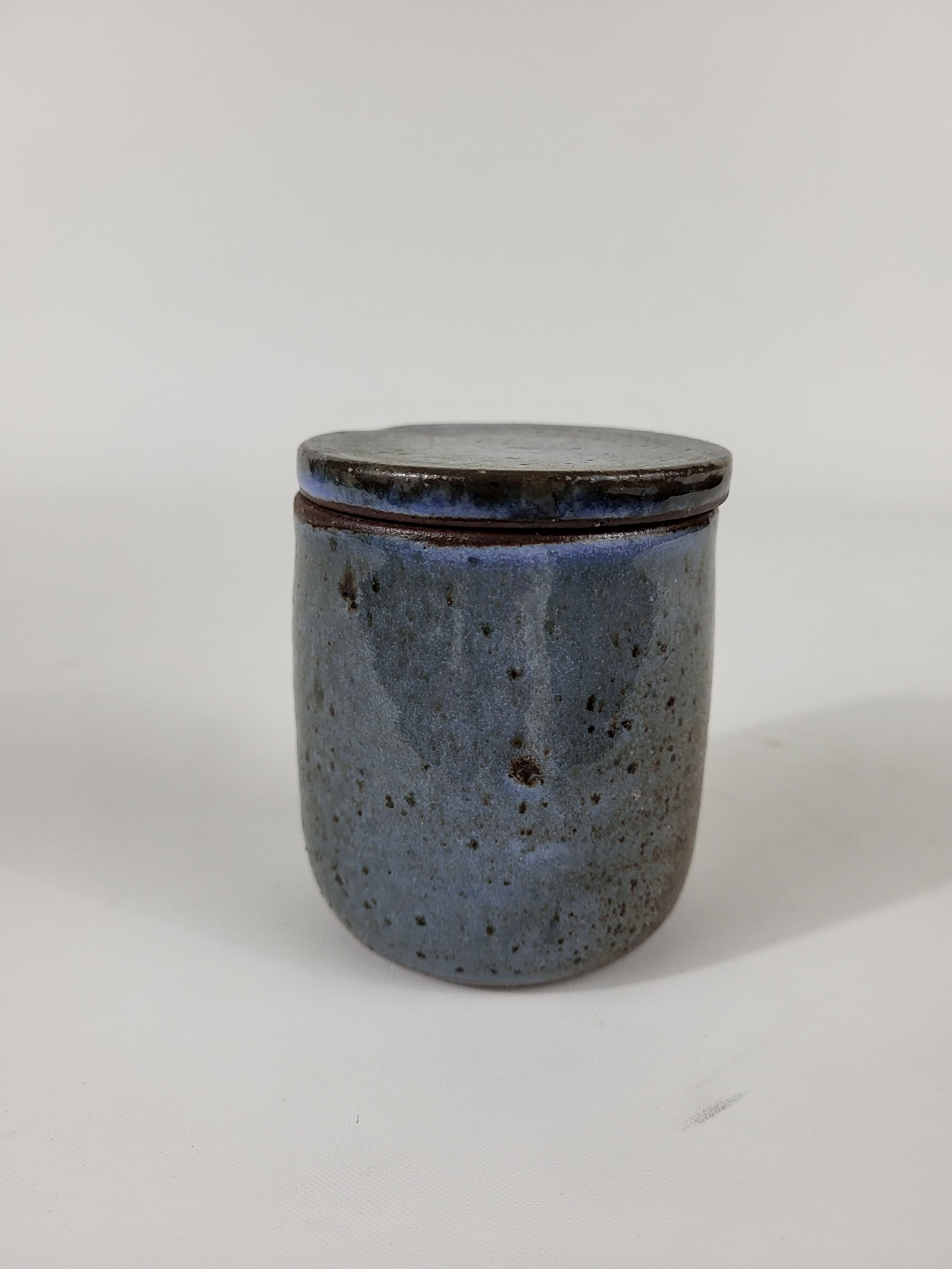 Covered pot in stoneware Jeanne and Norbert Pierlot Ratilly Puisaye