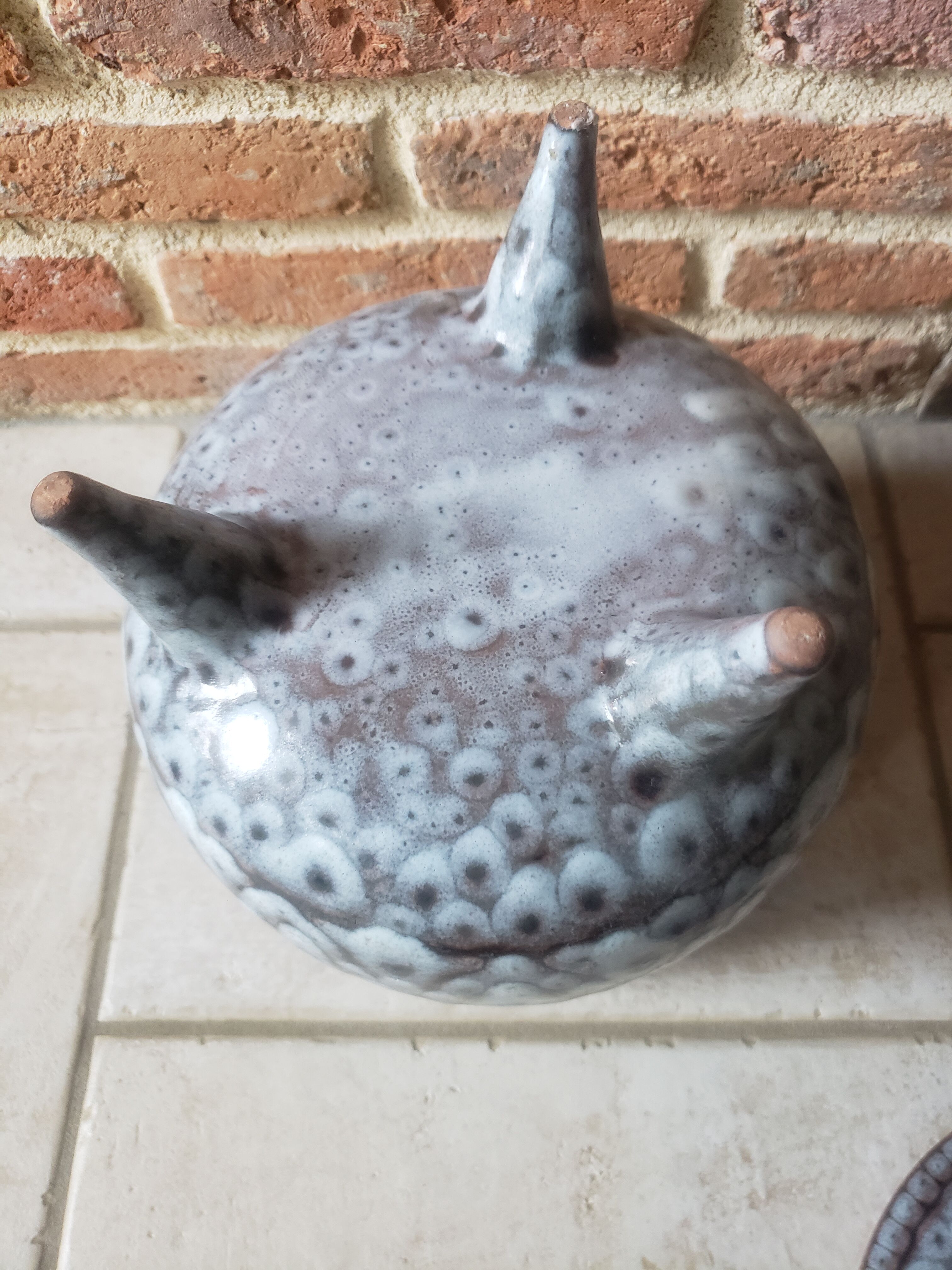 Tripod enamelled ceramic pot shape with lid