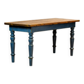 Table en pin avec un vieux plateau