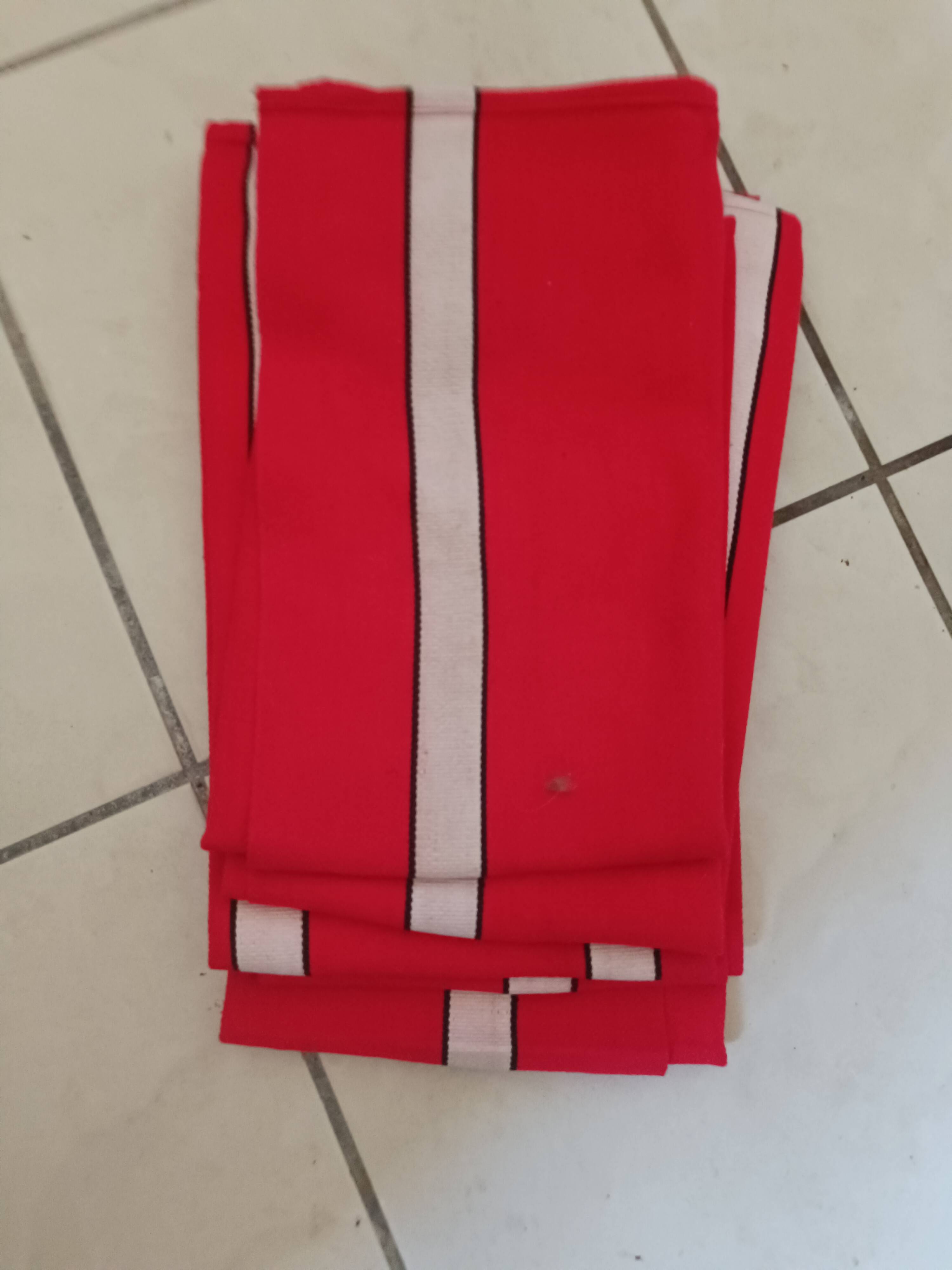 5 old but new tea towels.