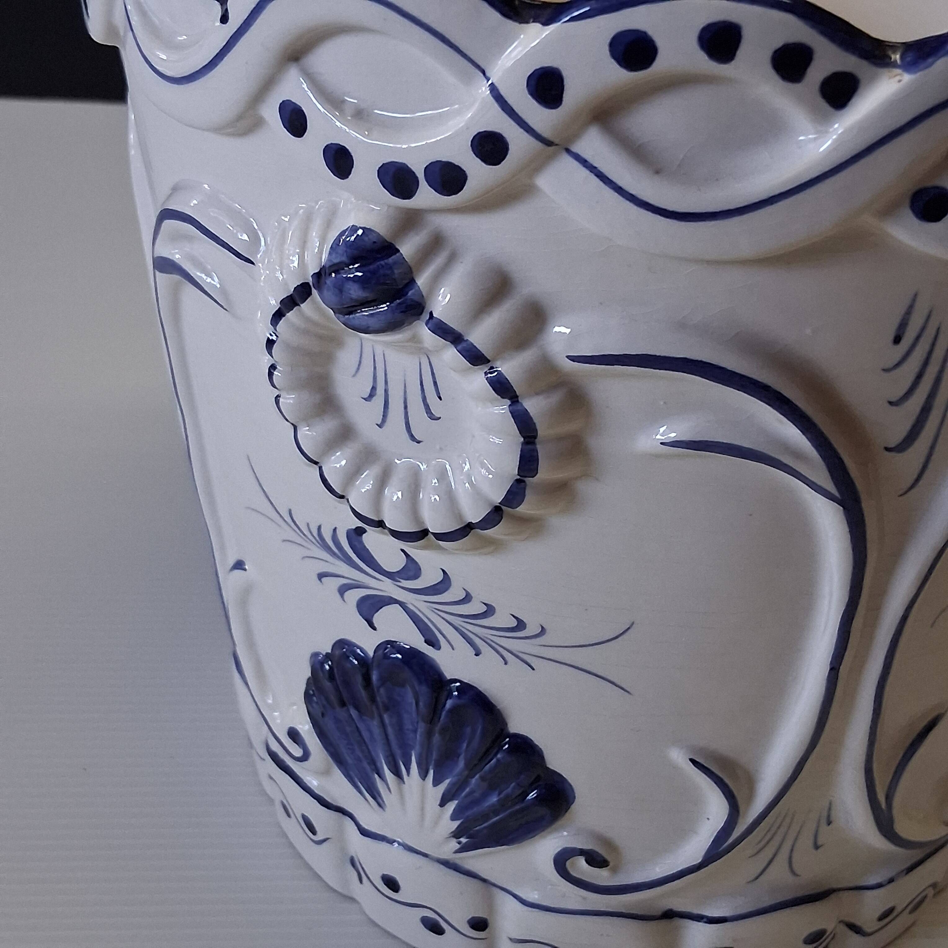 Very nice blue ceramic pot in good condition.