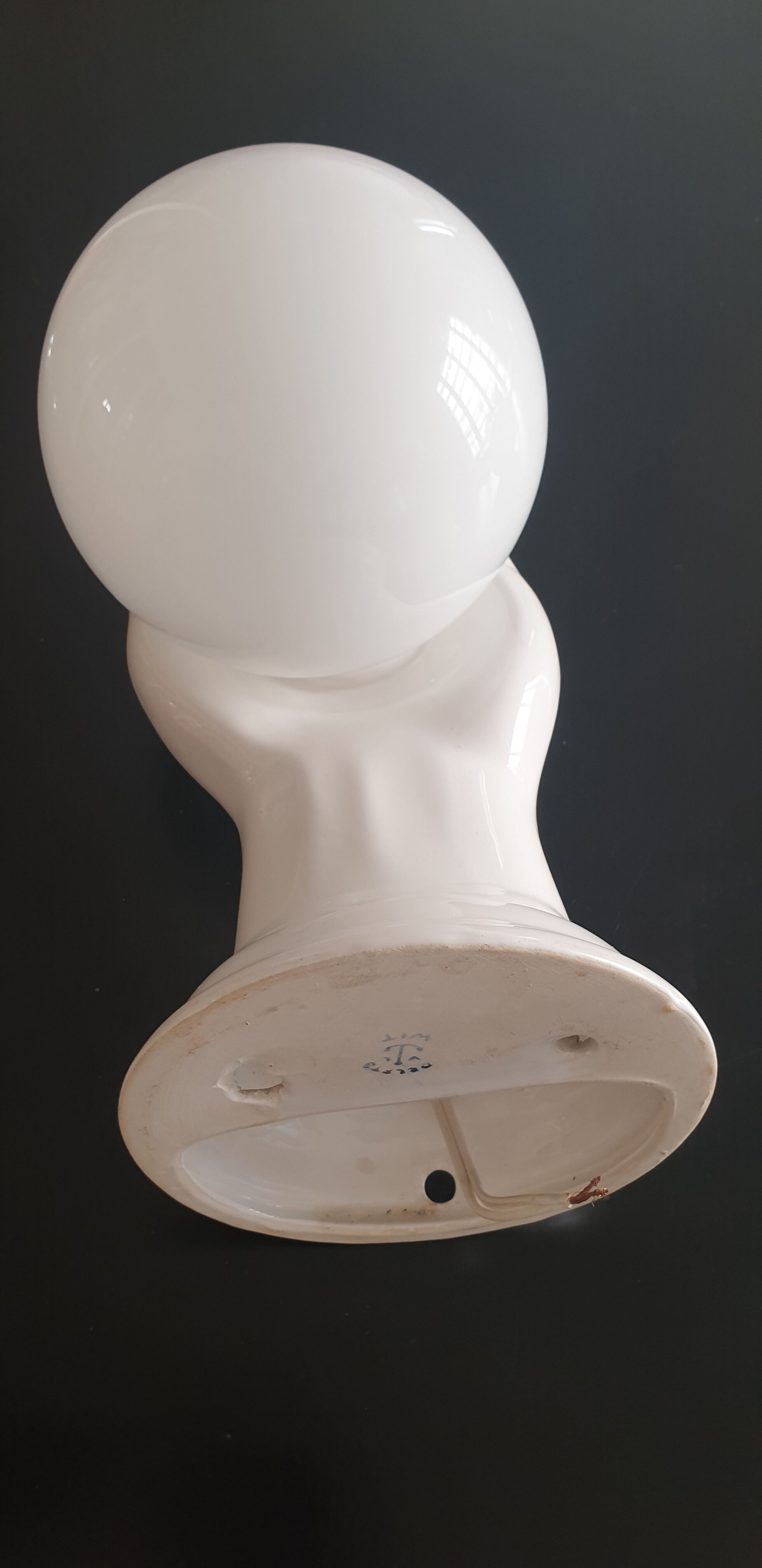 Hand-shaped ceramic and opaline globe, signed delfts wit